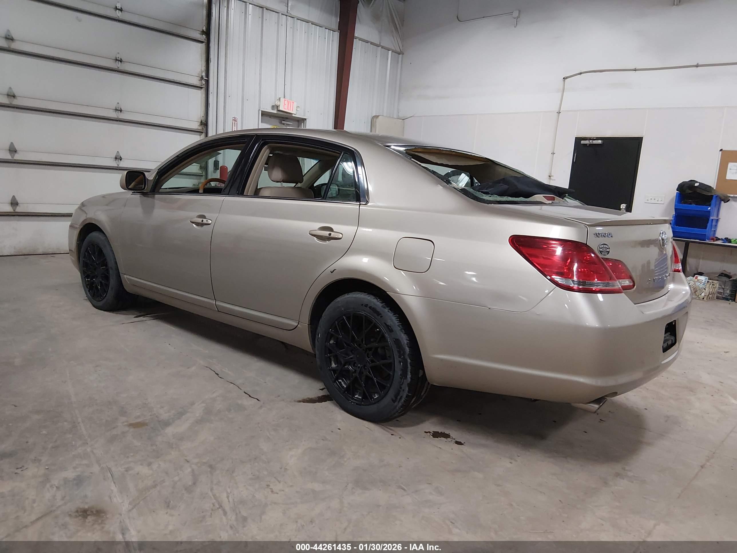 TOYOTA AVALON image 3