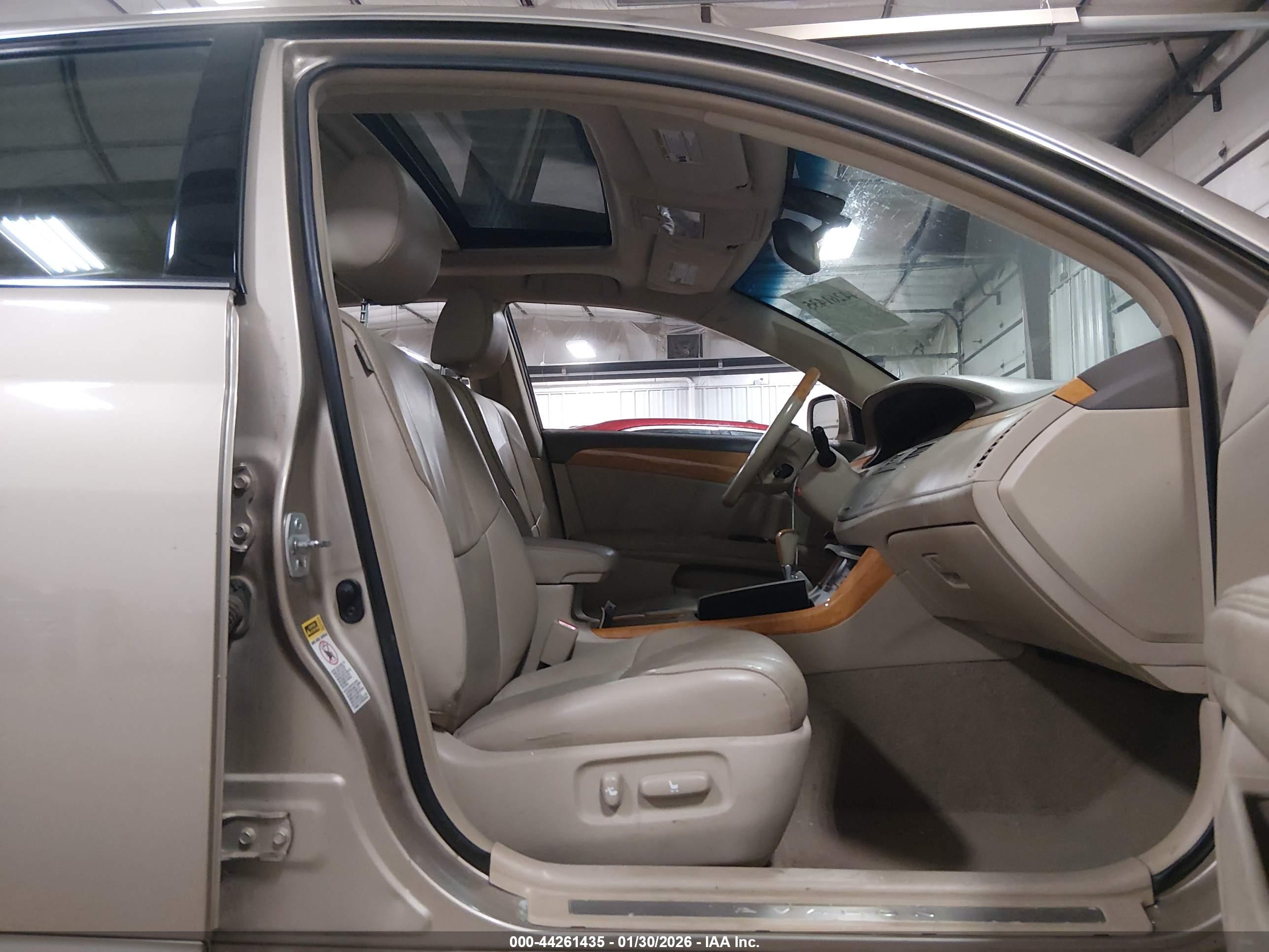 TOYOTA AVALON image 5