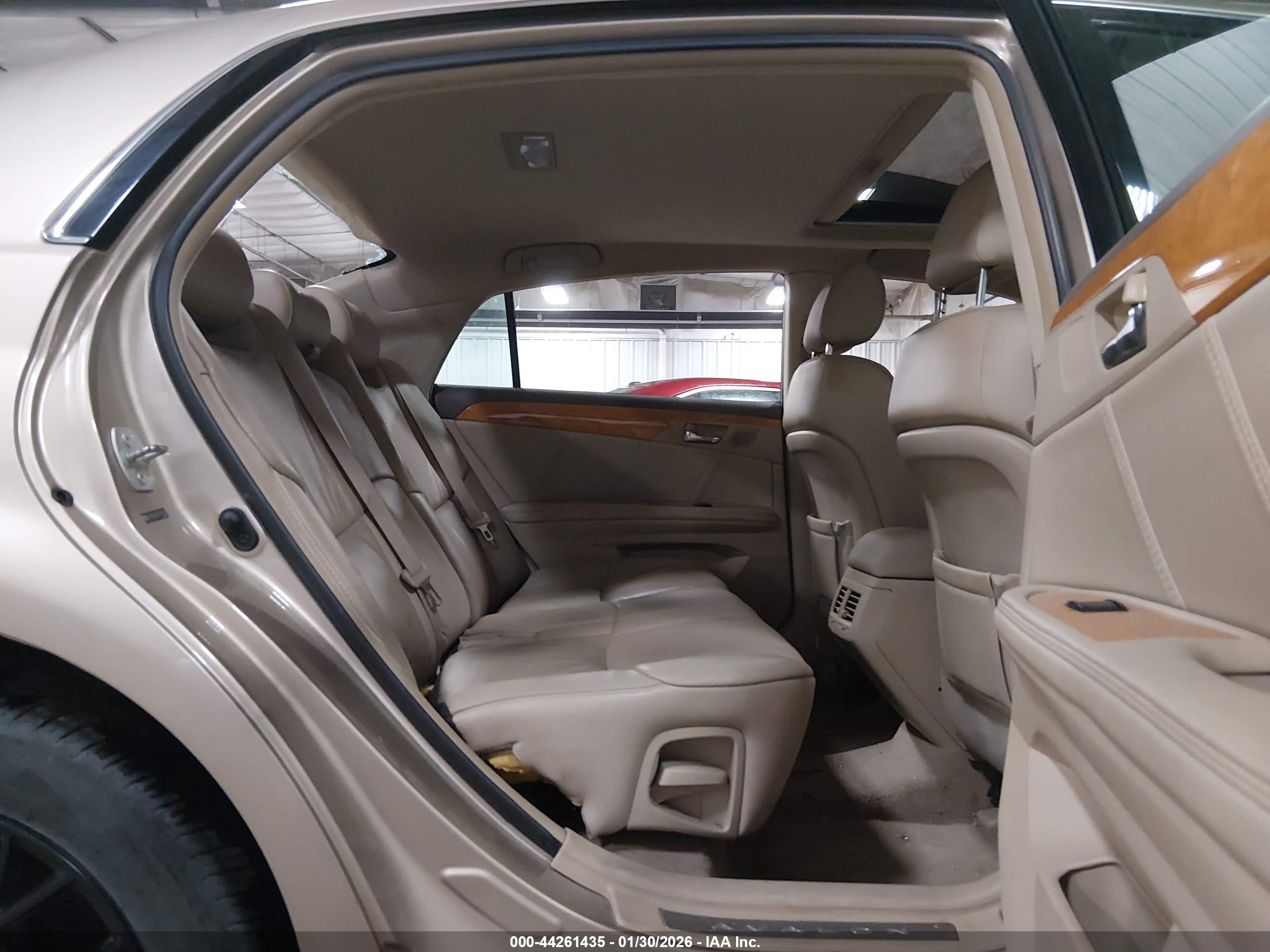 TOYOTA AVALON image 8