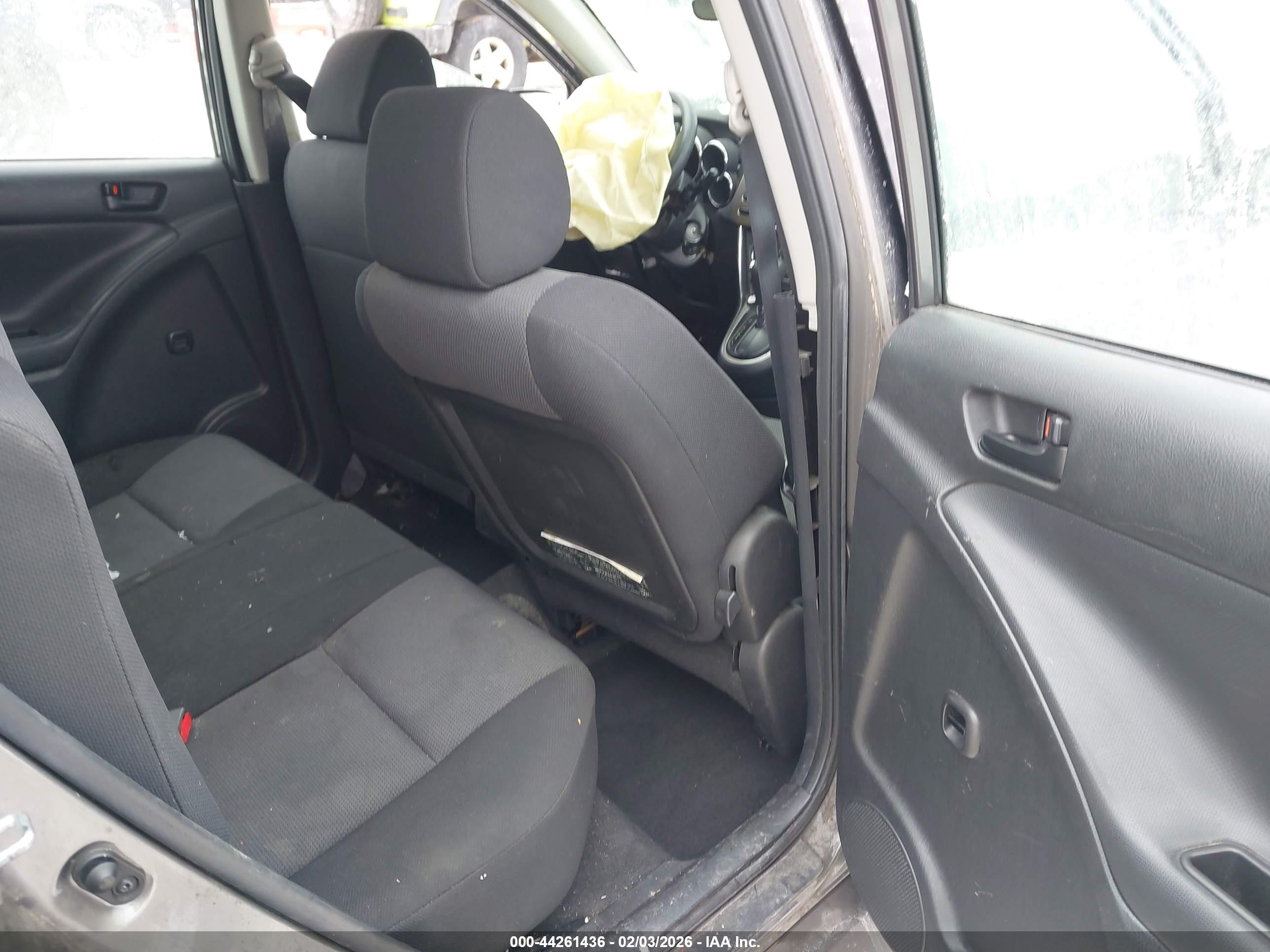PONTIAC VIBE image 8