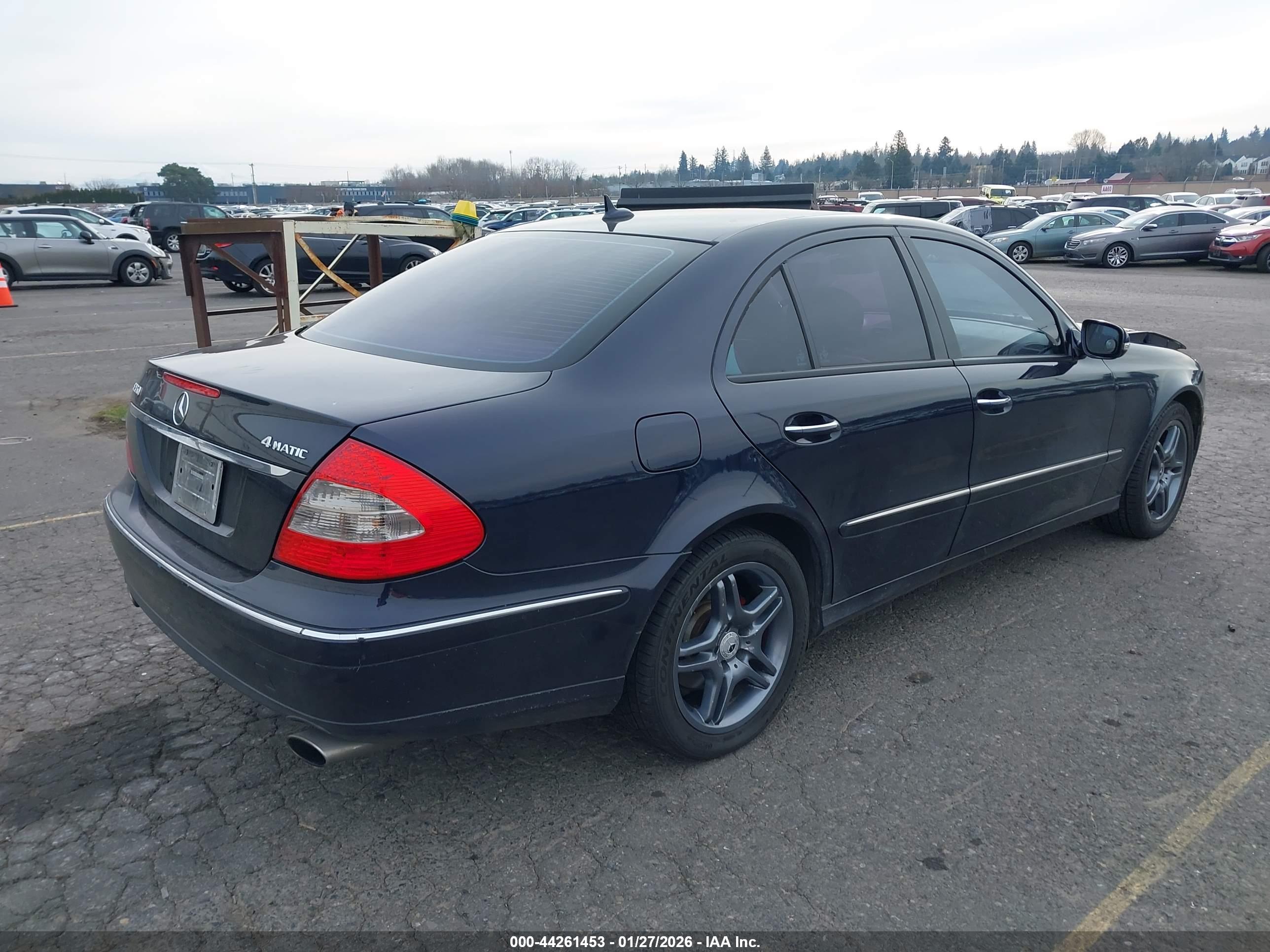 MERCEDES-BENZ E image 4