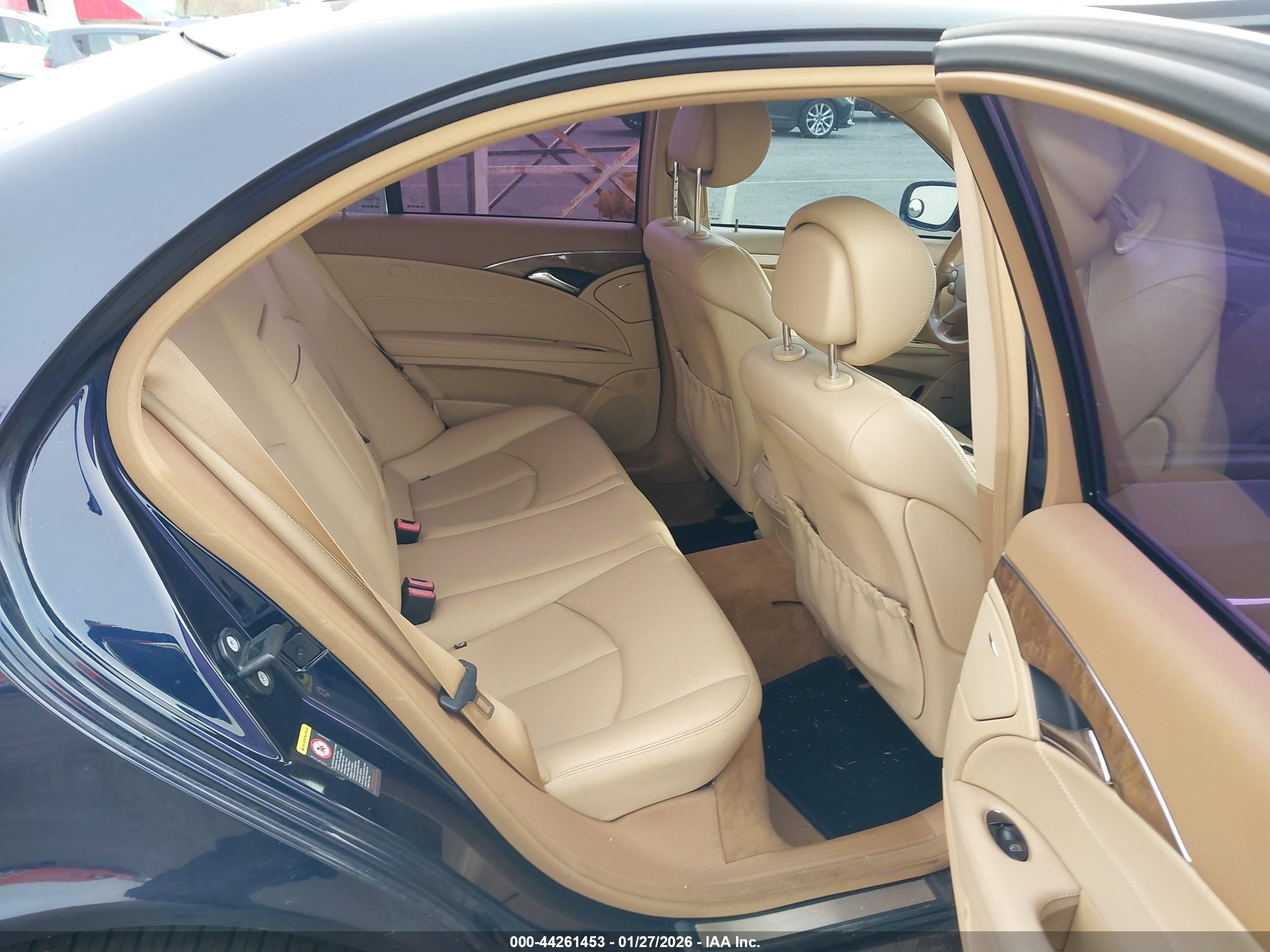 MERCEDES-BENZ E image 8