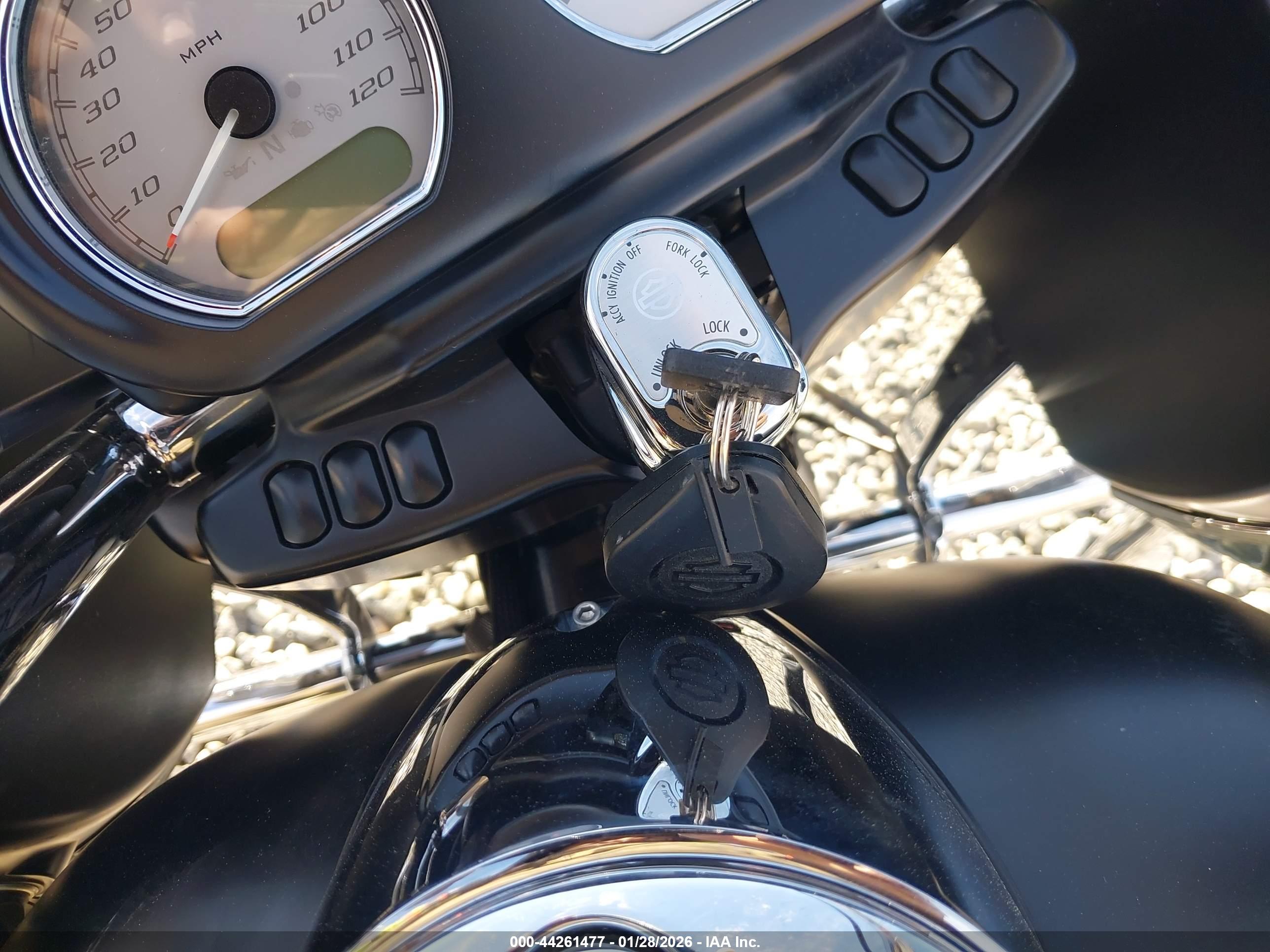 HARLEY-DAVIDSON FLTRXS image 11