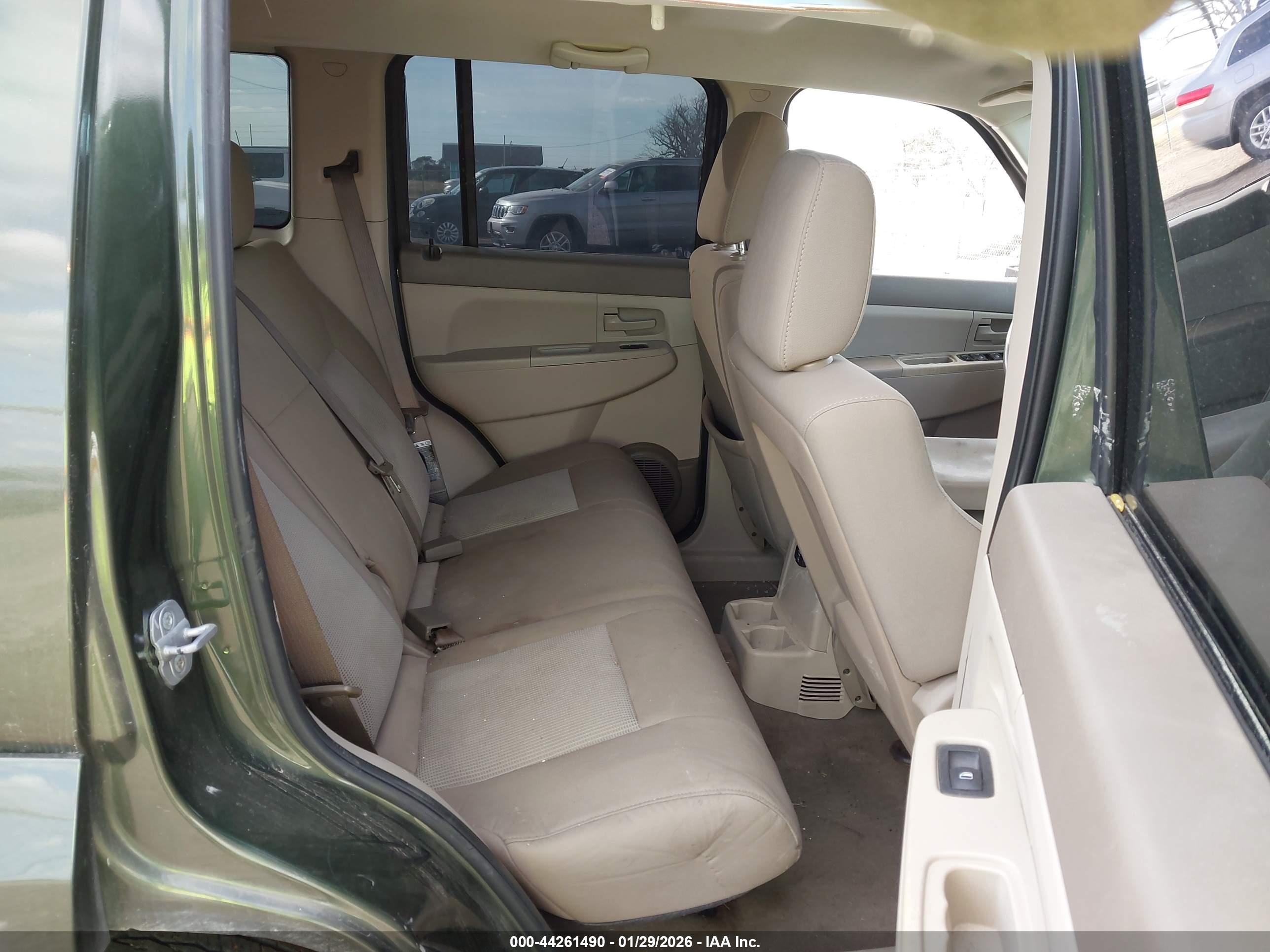 JEEP LIBERTY image 8