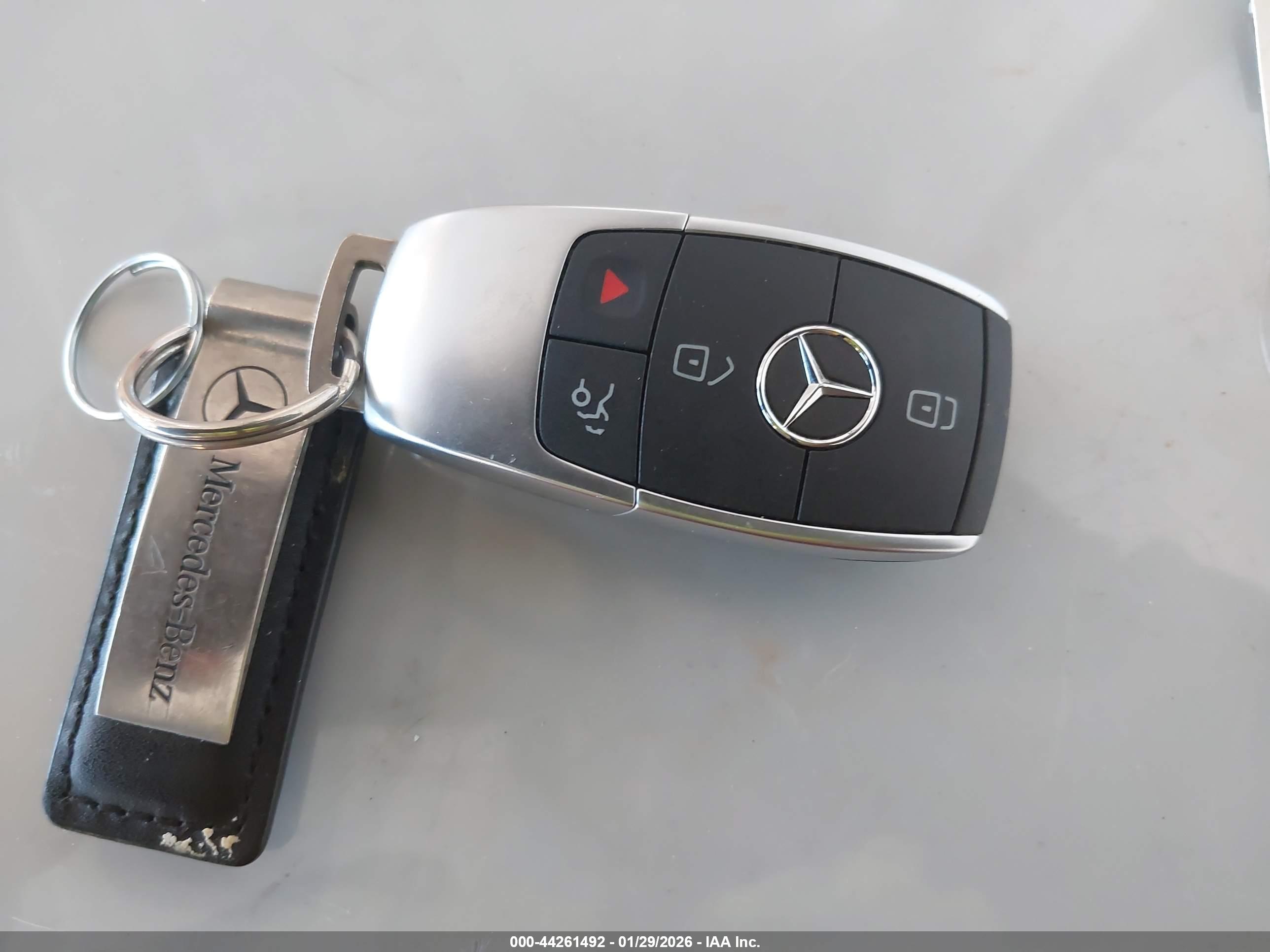 MERCEDES-BENZ GLC image 11