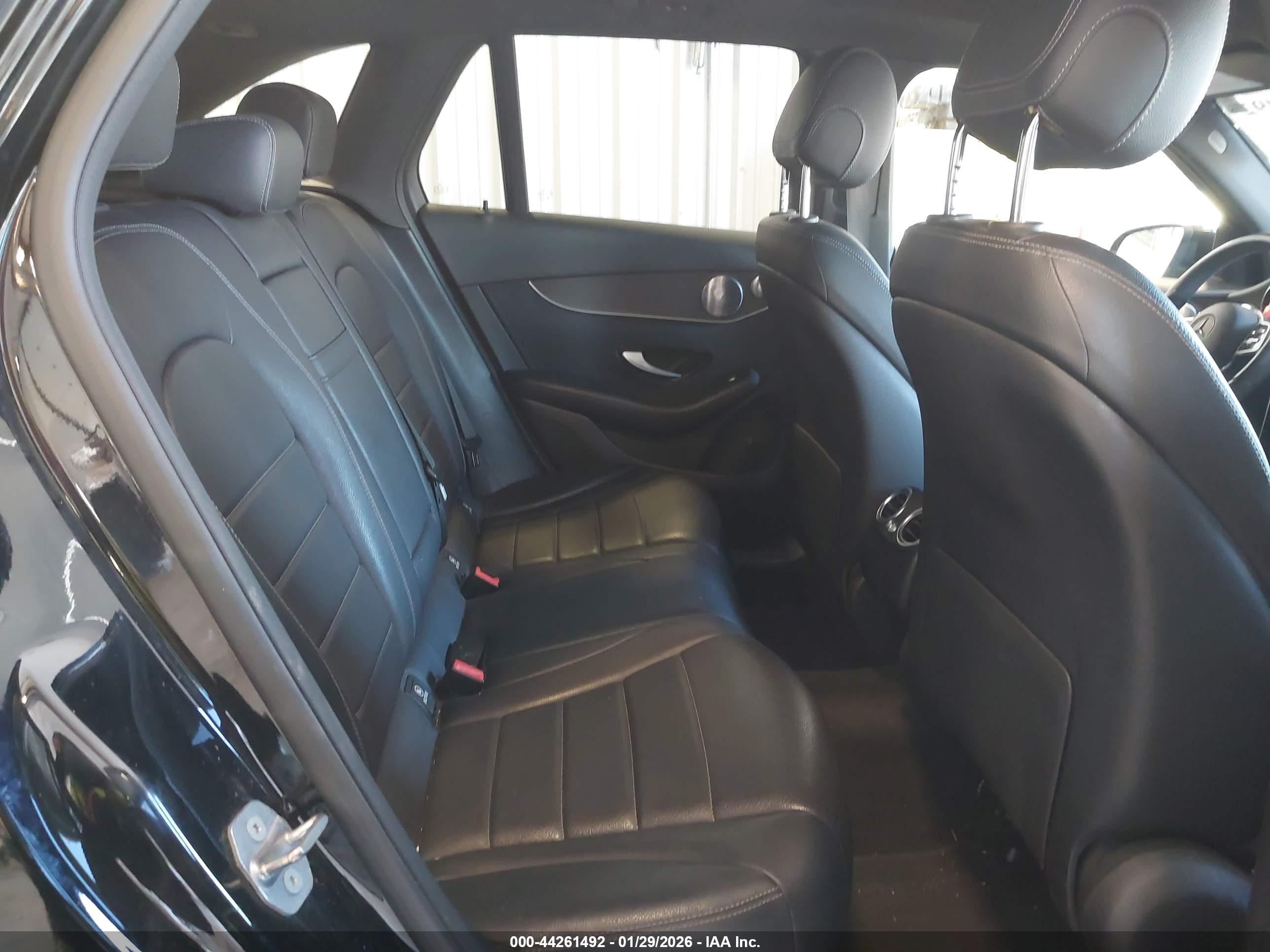 MERCEDES-BENZ GLC image 8