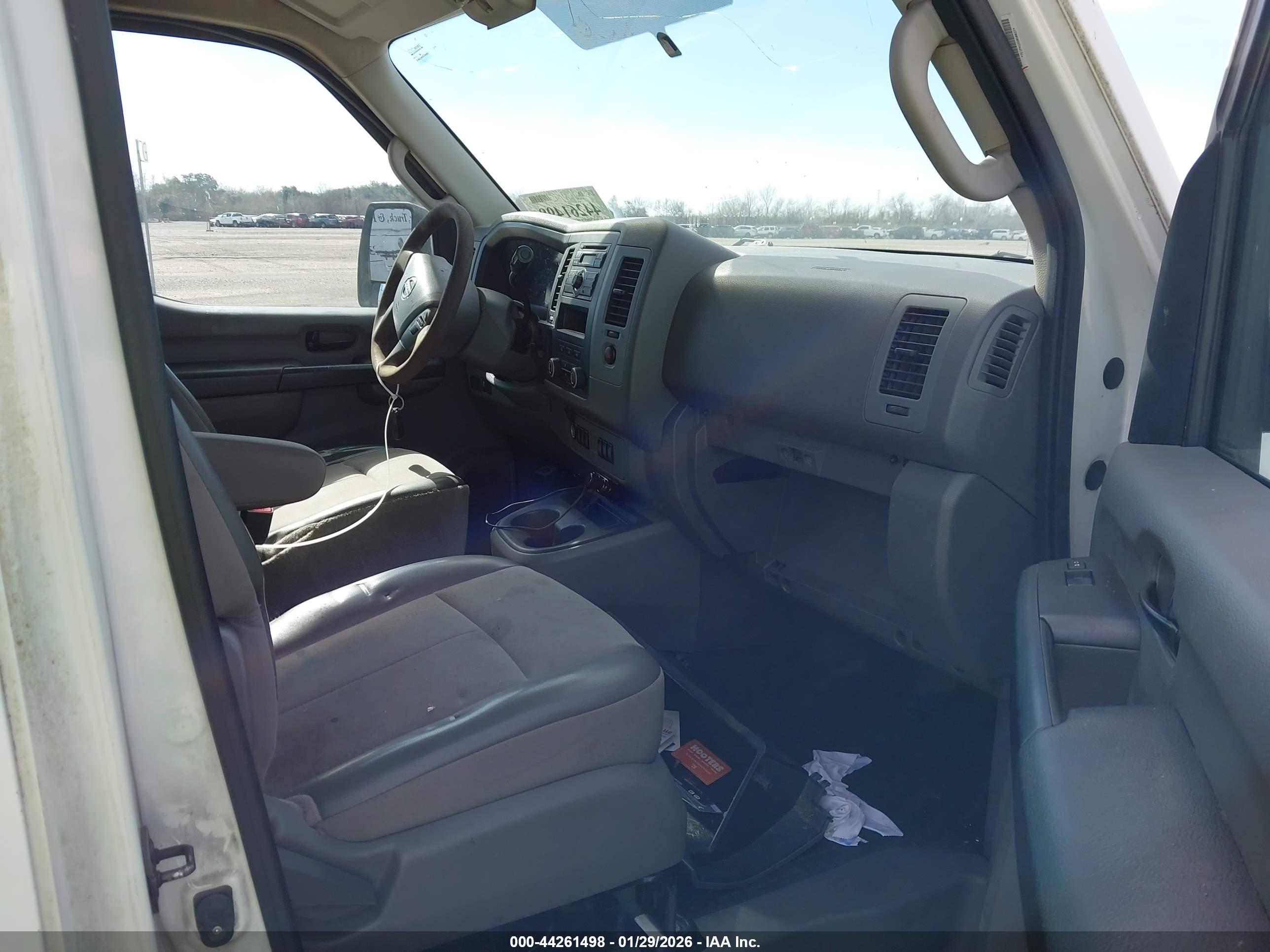 NISSAN NV image 5