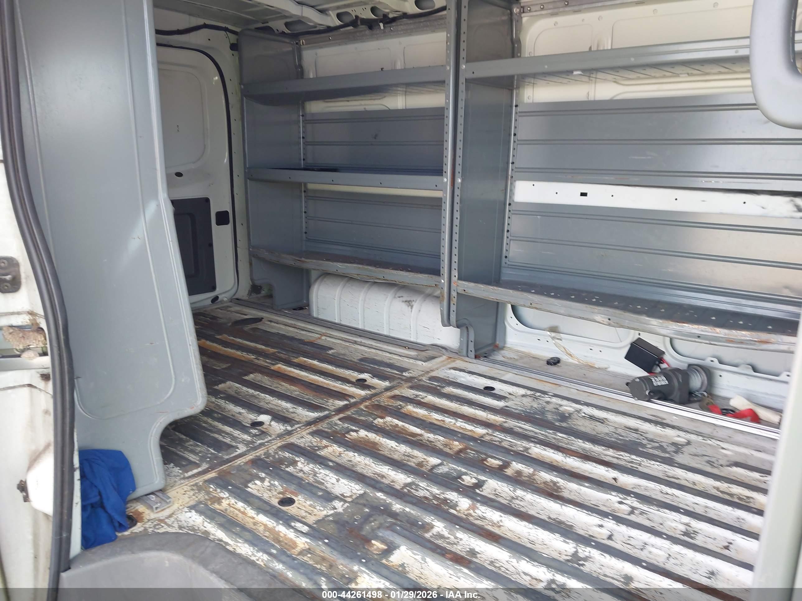 NISSAN NV image 8