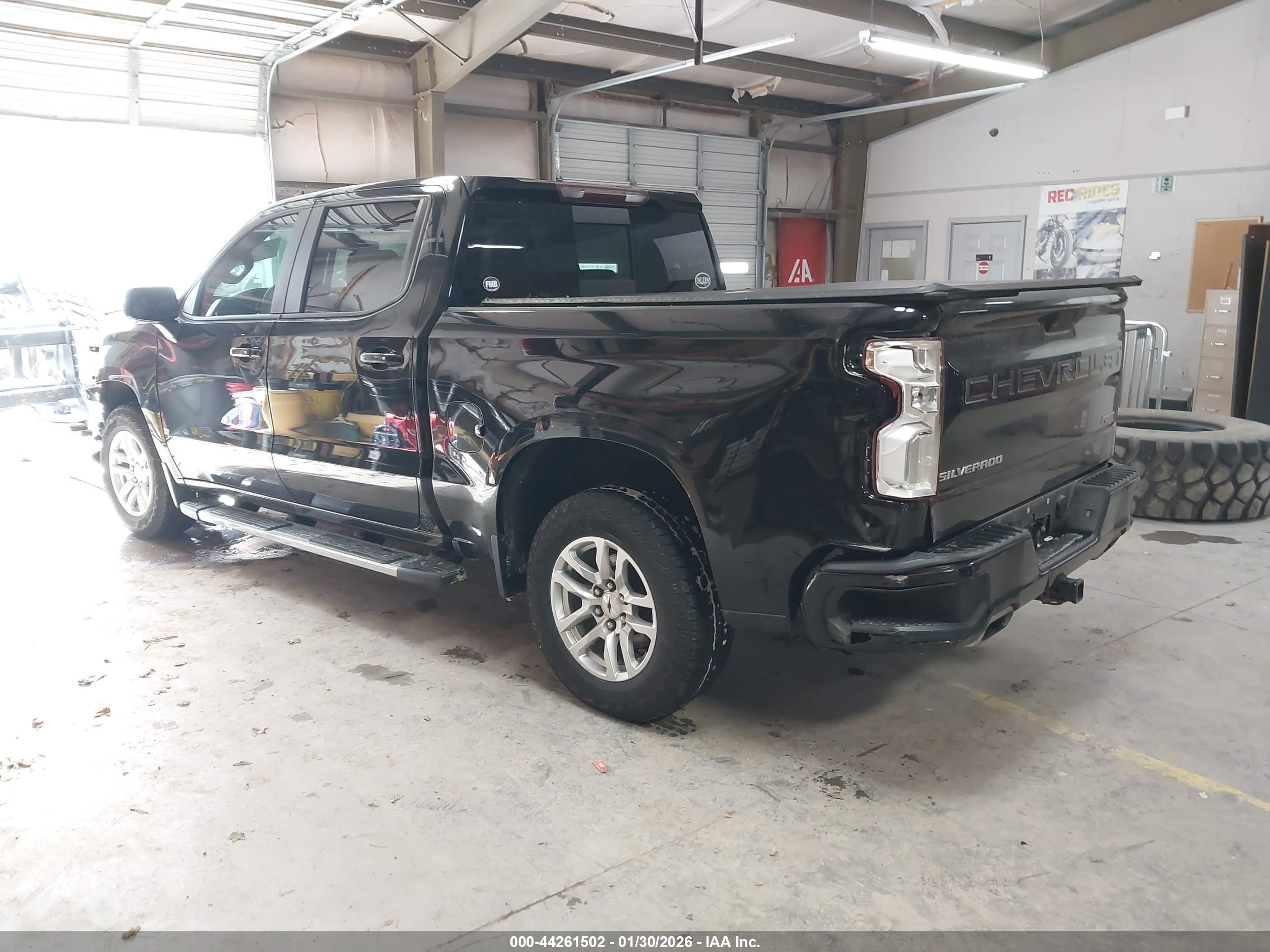 CHEVROLET SILVERADO image 3
