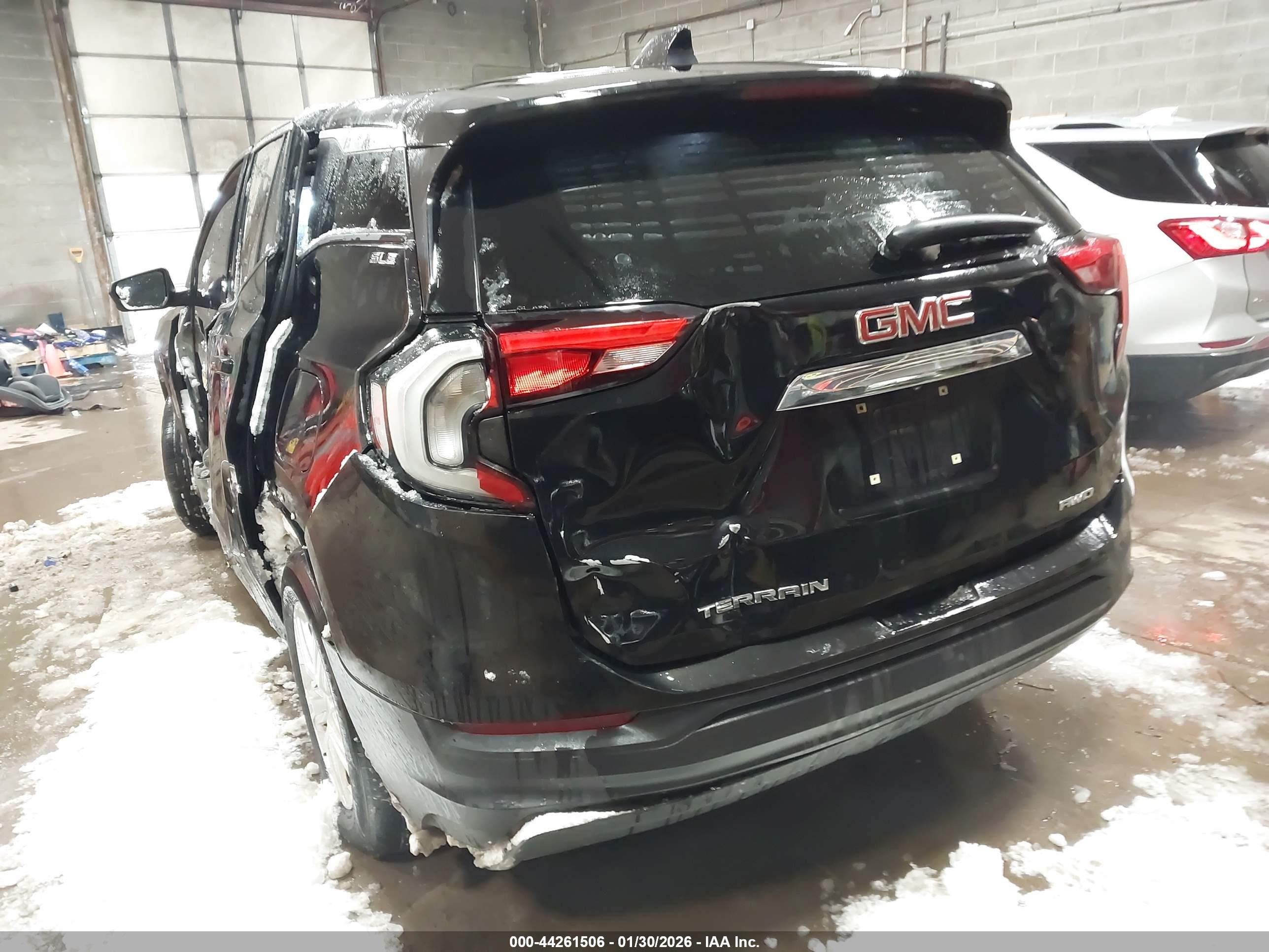 GMC TERRAIN image 6