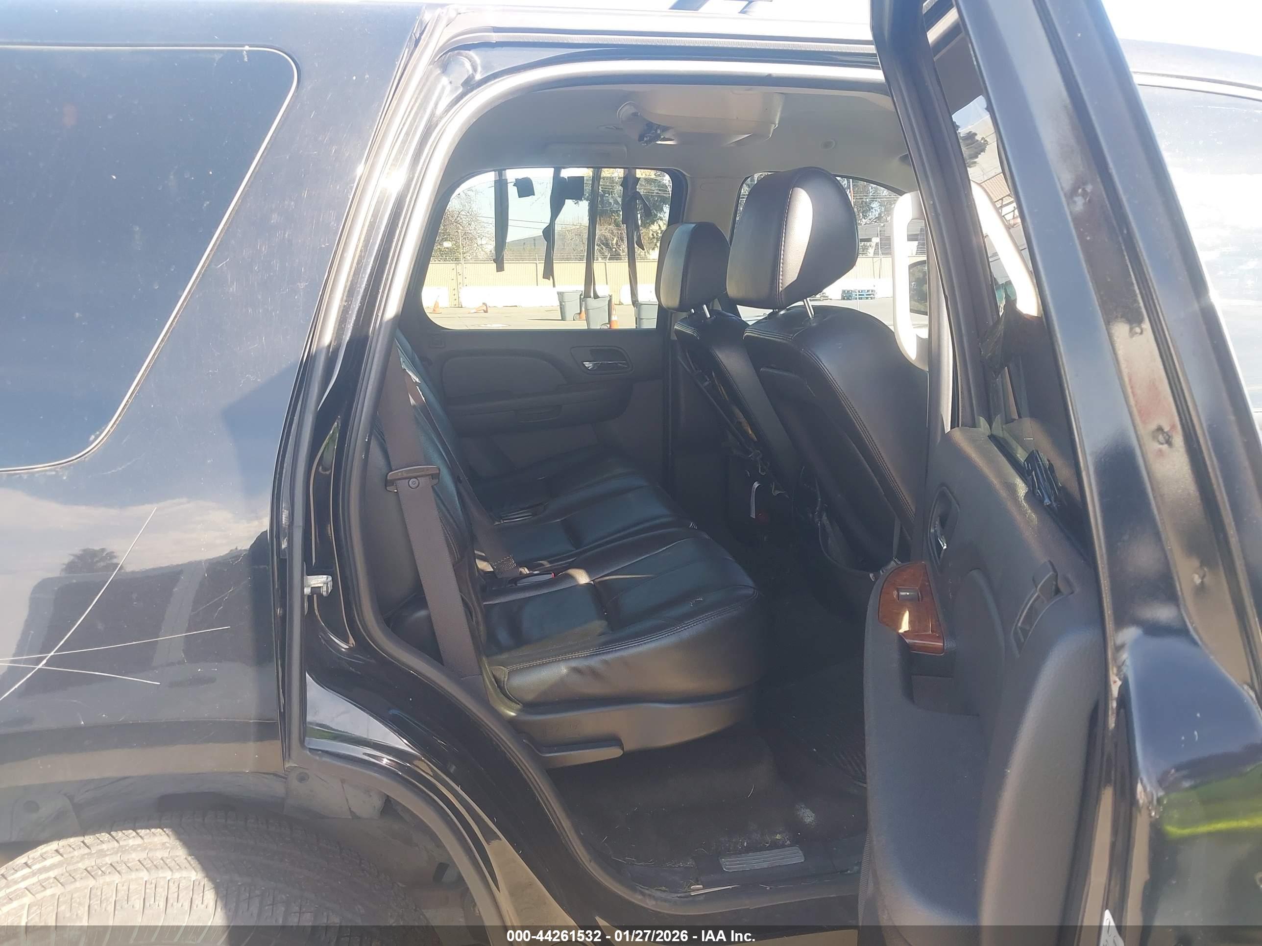 CHEVROLET TAHOE image 8