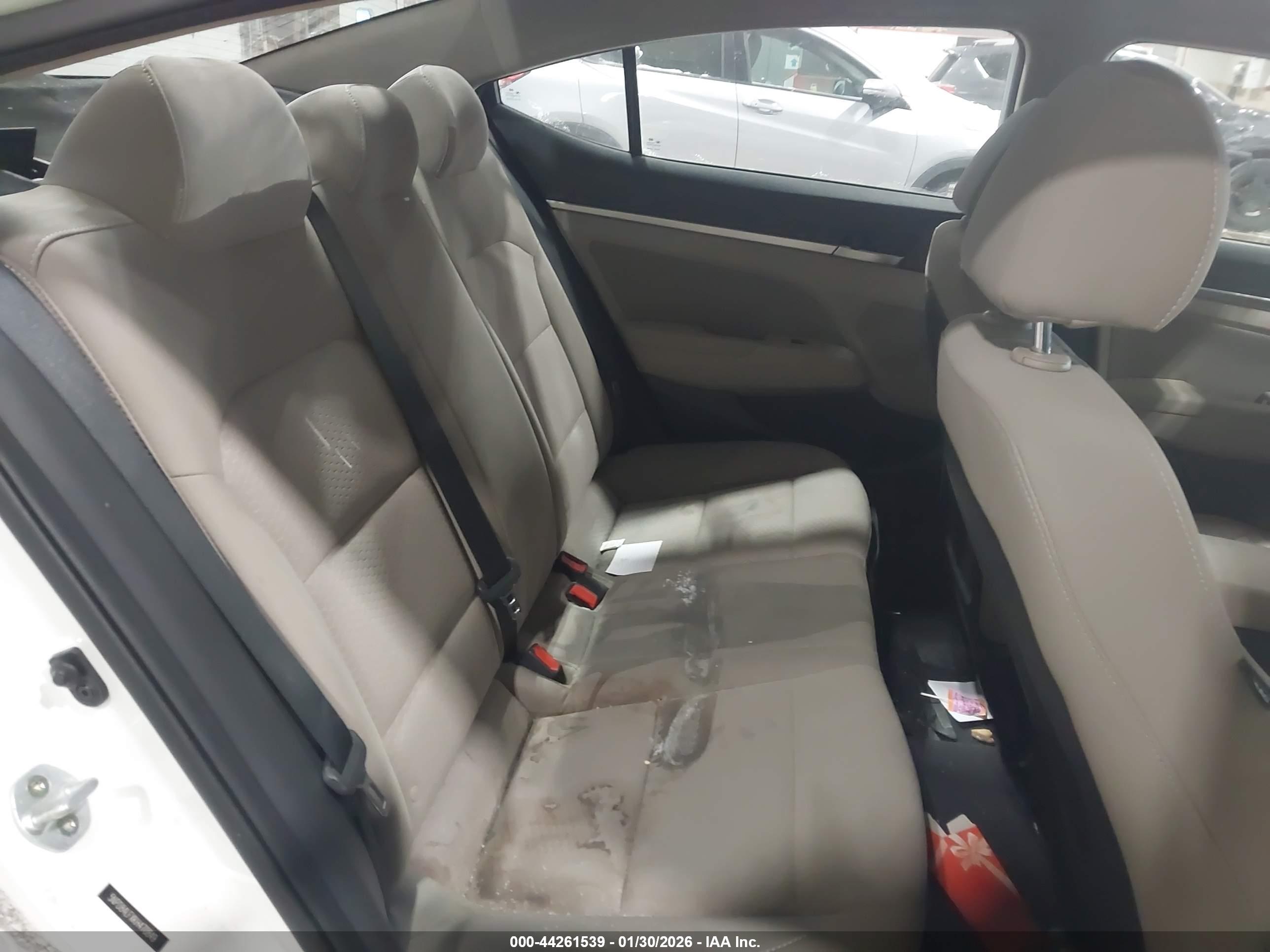HYUNDAI ELANTRA image 8