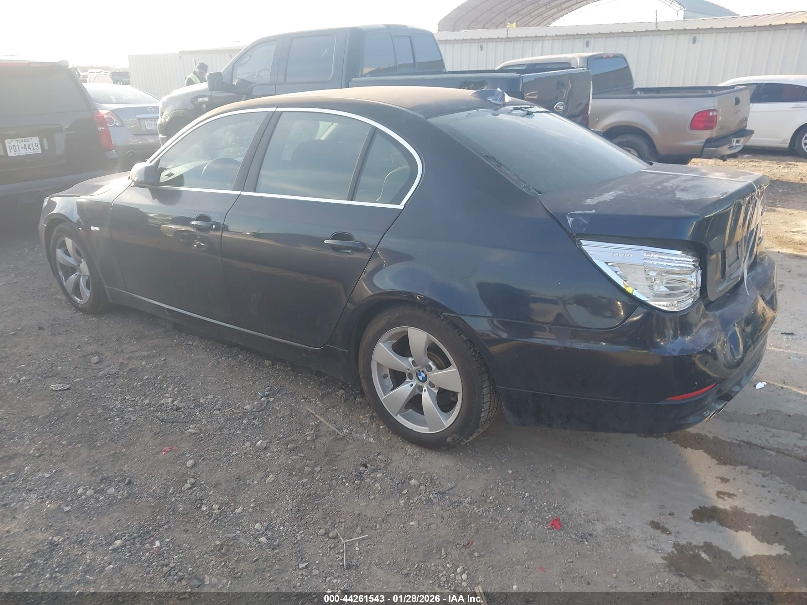 BMW 528I image 3