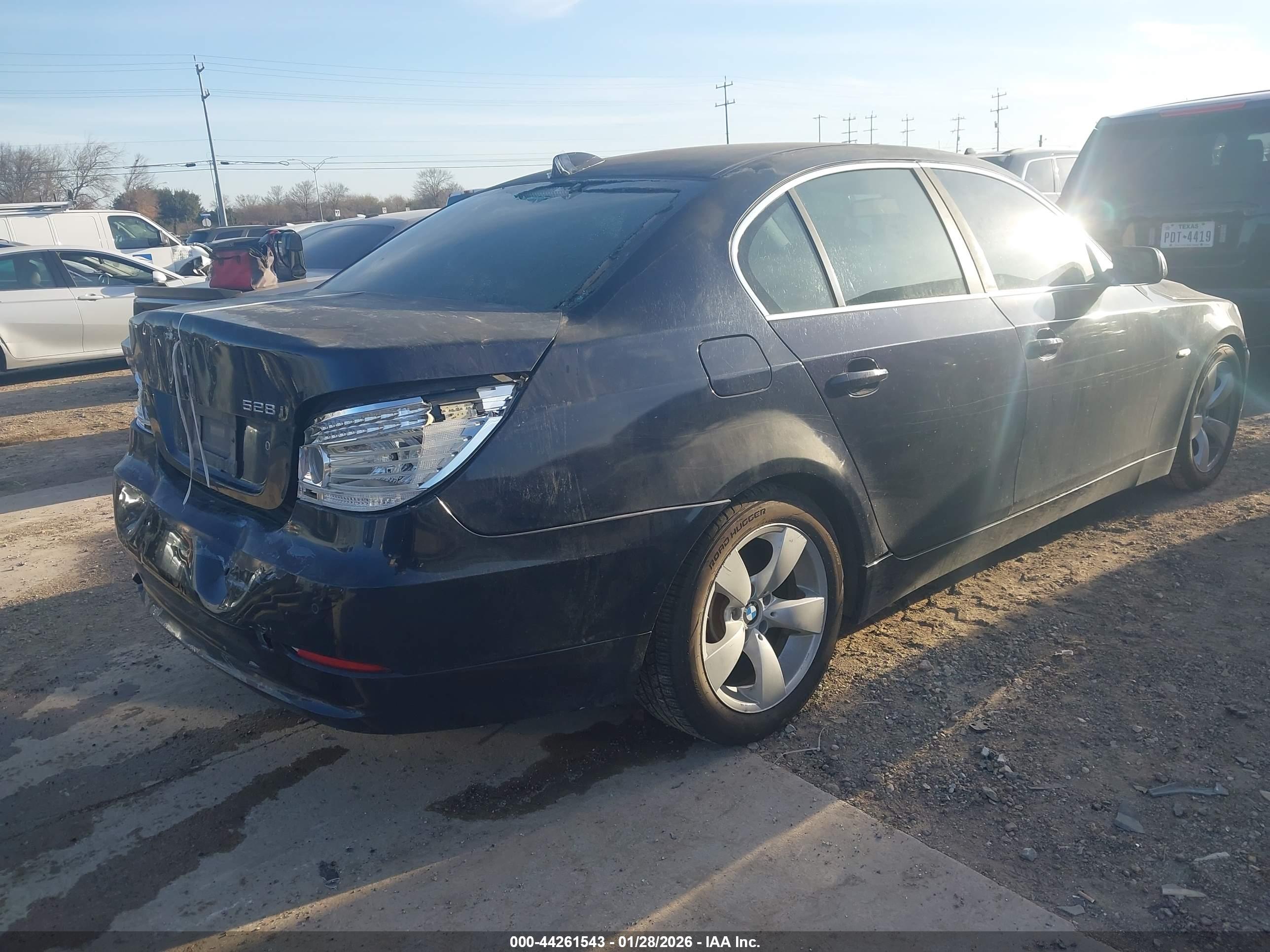BMW 528I image 4