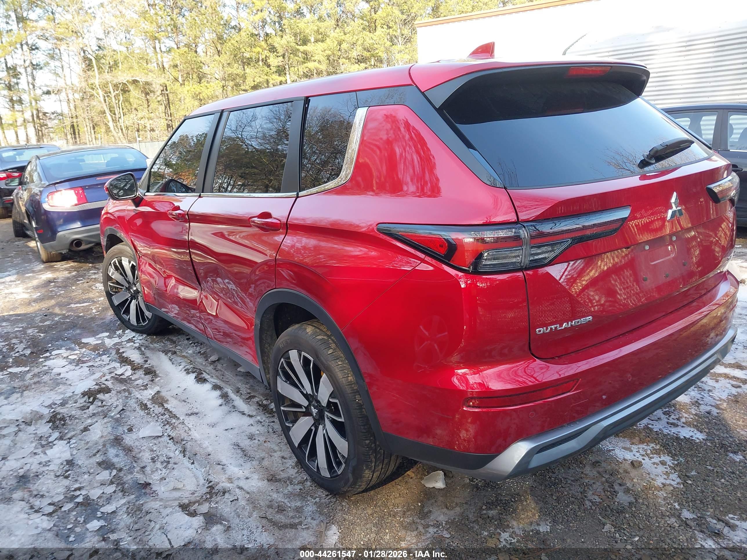 MITSUBISHI OUTLANDER image 3
