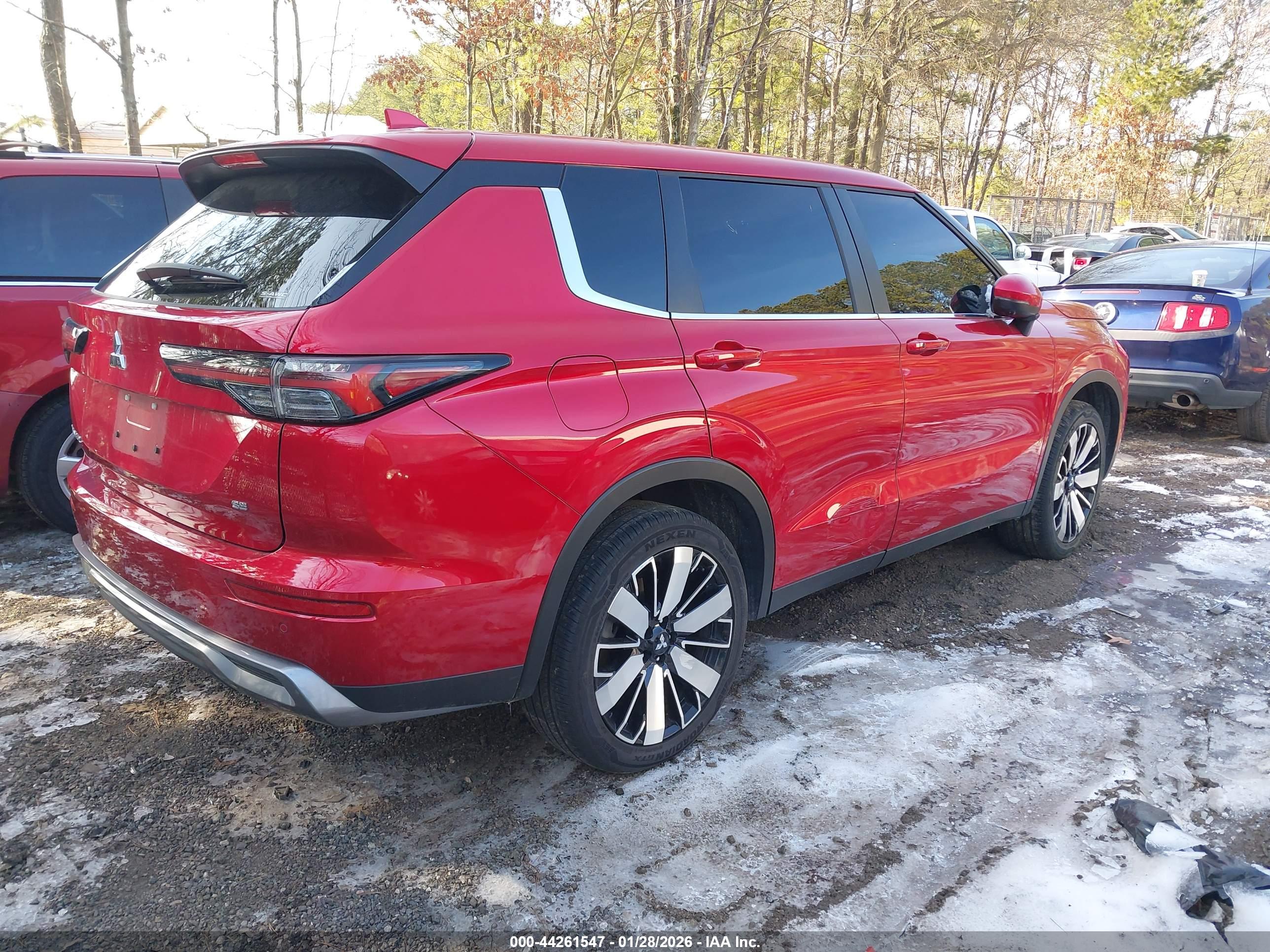 MITSUBISHI OUTLANDER image 4