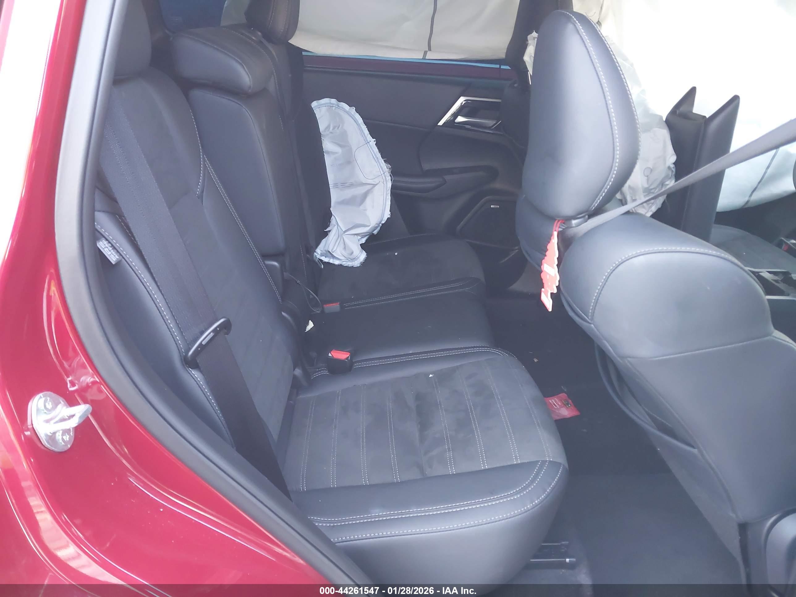 MITSUBISHI OUTLANDER image 8