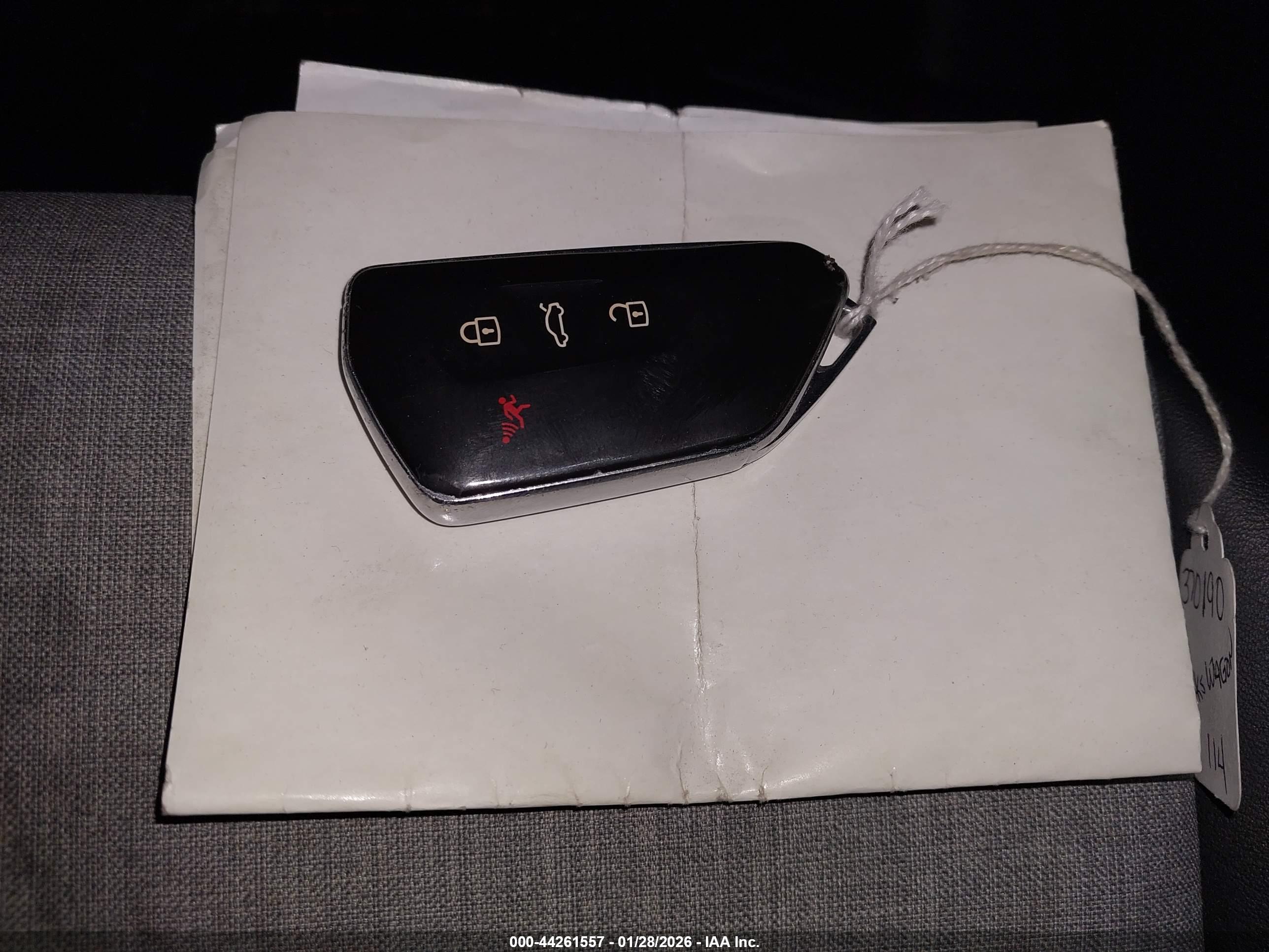 VOLKSWAGEN ID.4 image 11