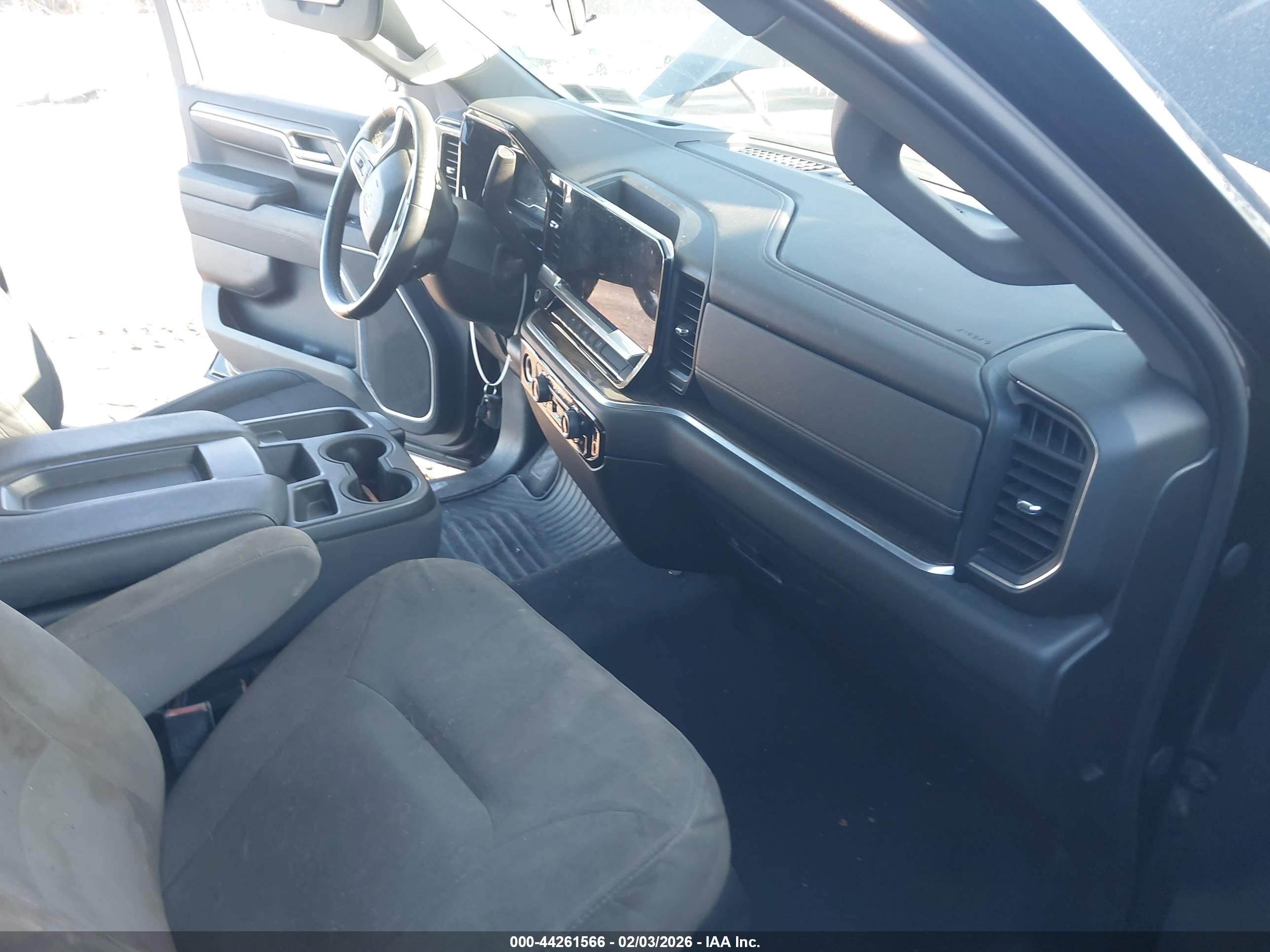 CHEVROLET SILVERADO image 5
