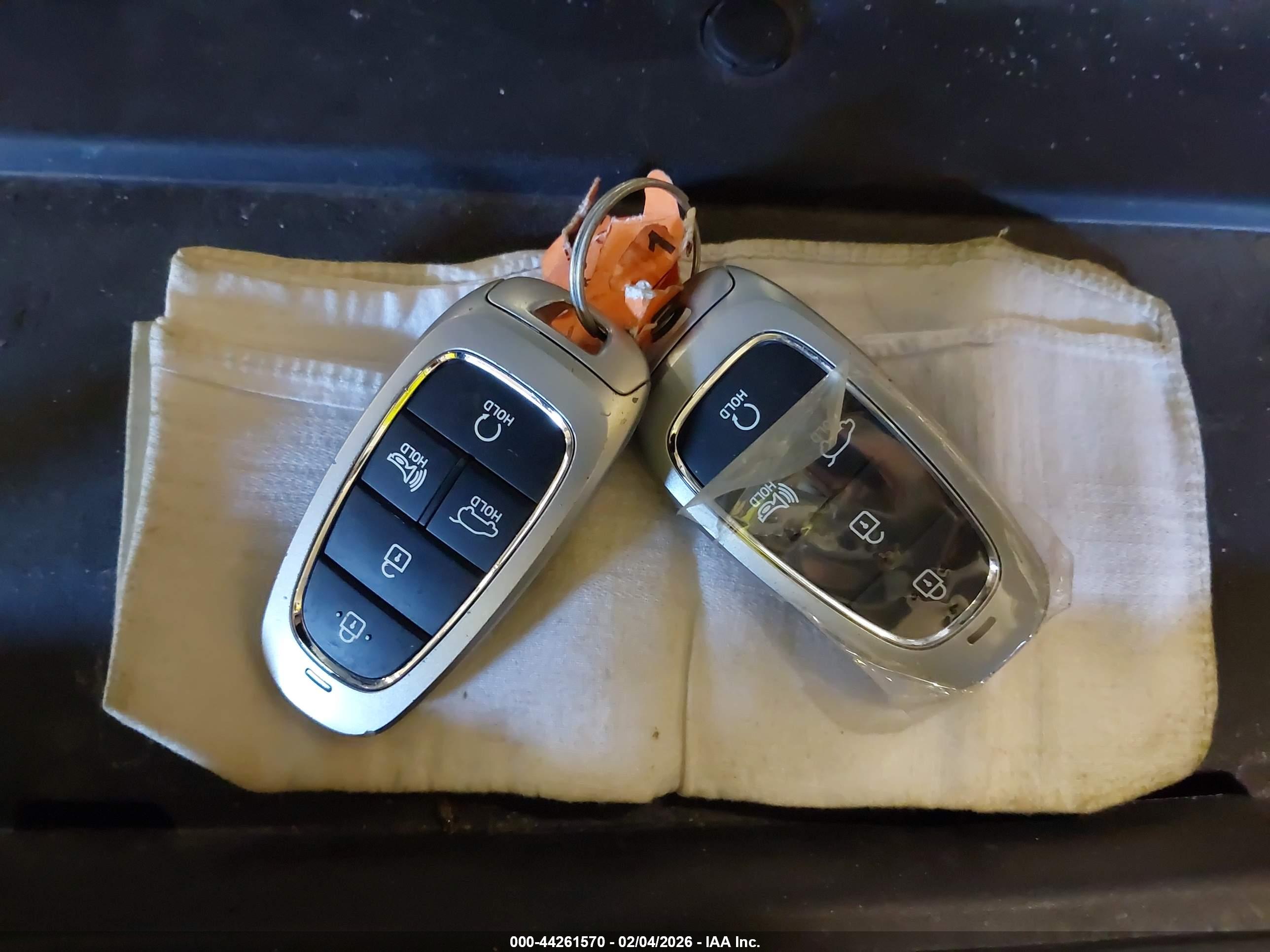 HYUNDAI SANTA image 11