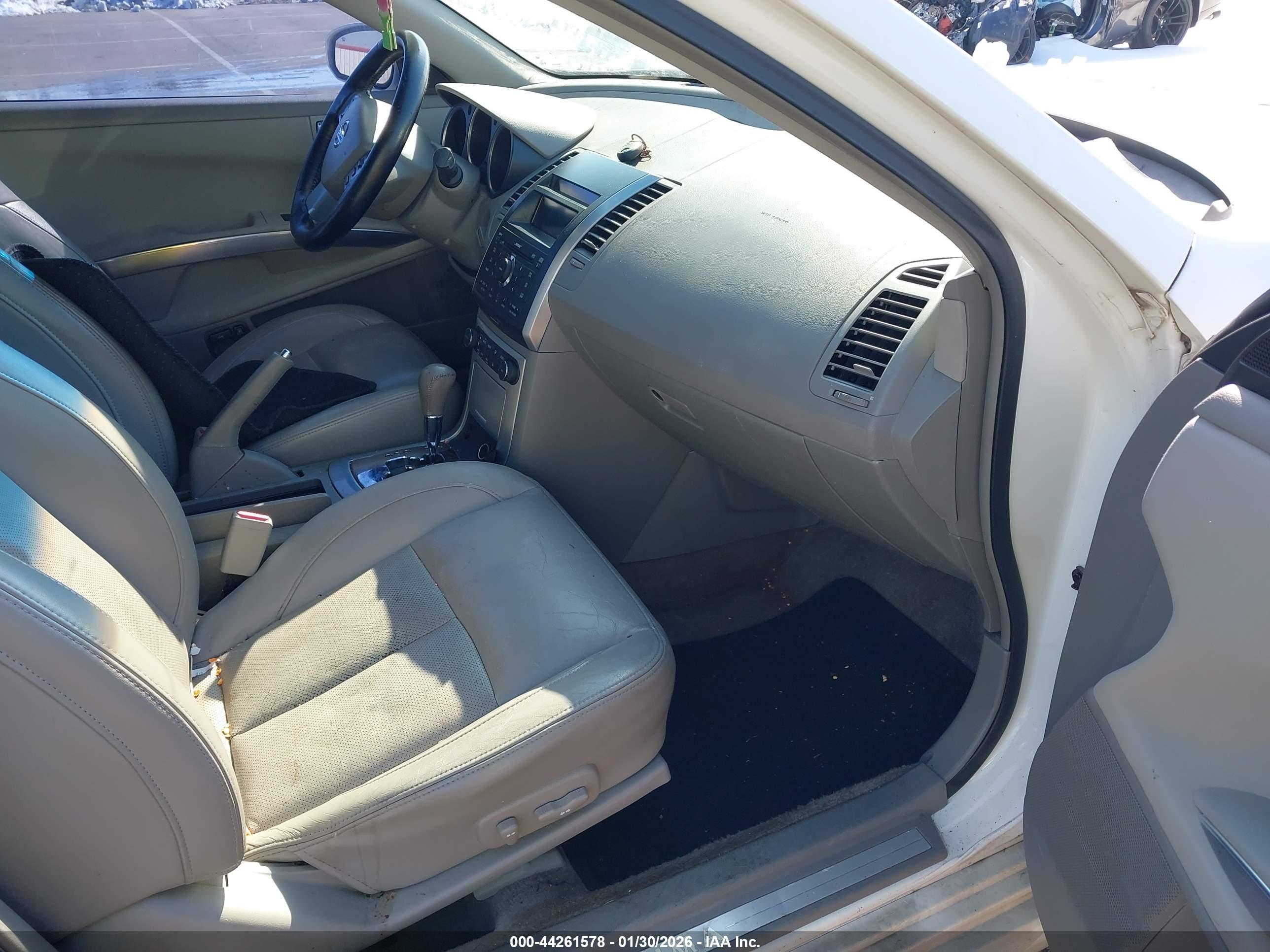 NISSAN MAXIMA image 5