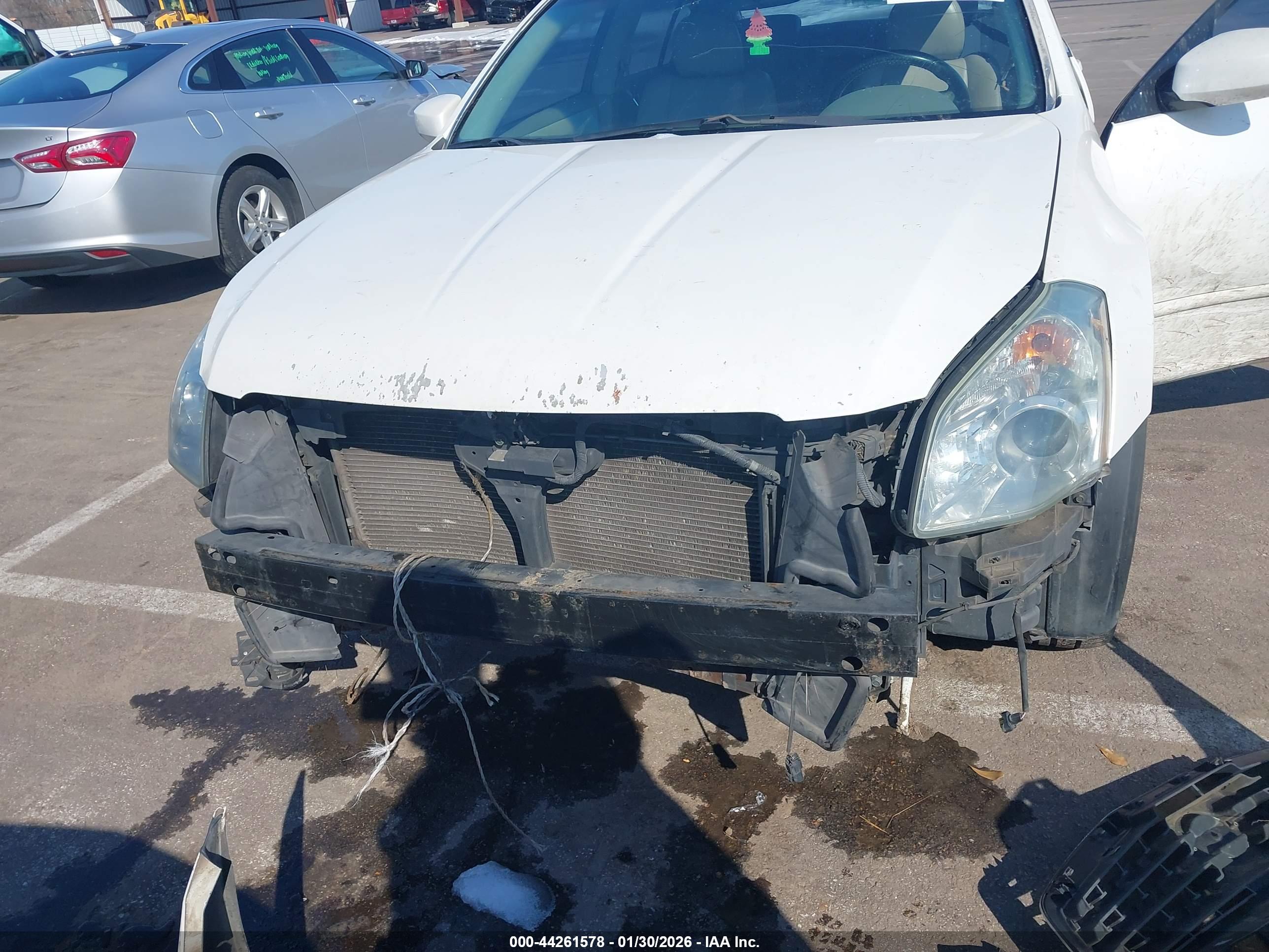 NISSAN MAXIMA image 6