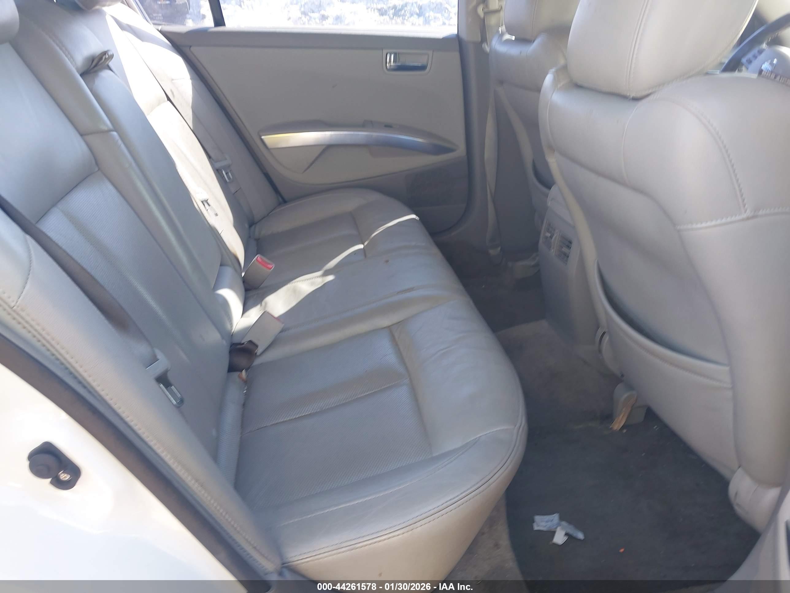 NISSAN MAXIMA image 8
