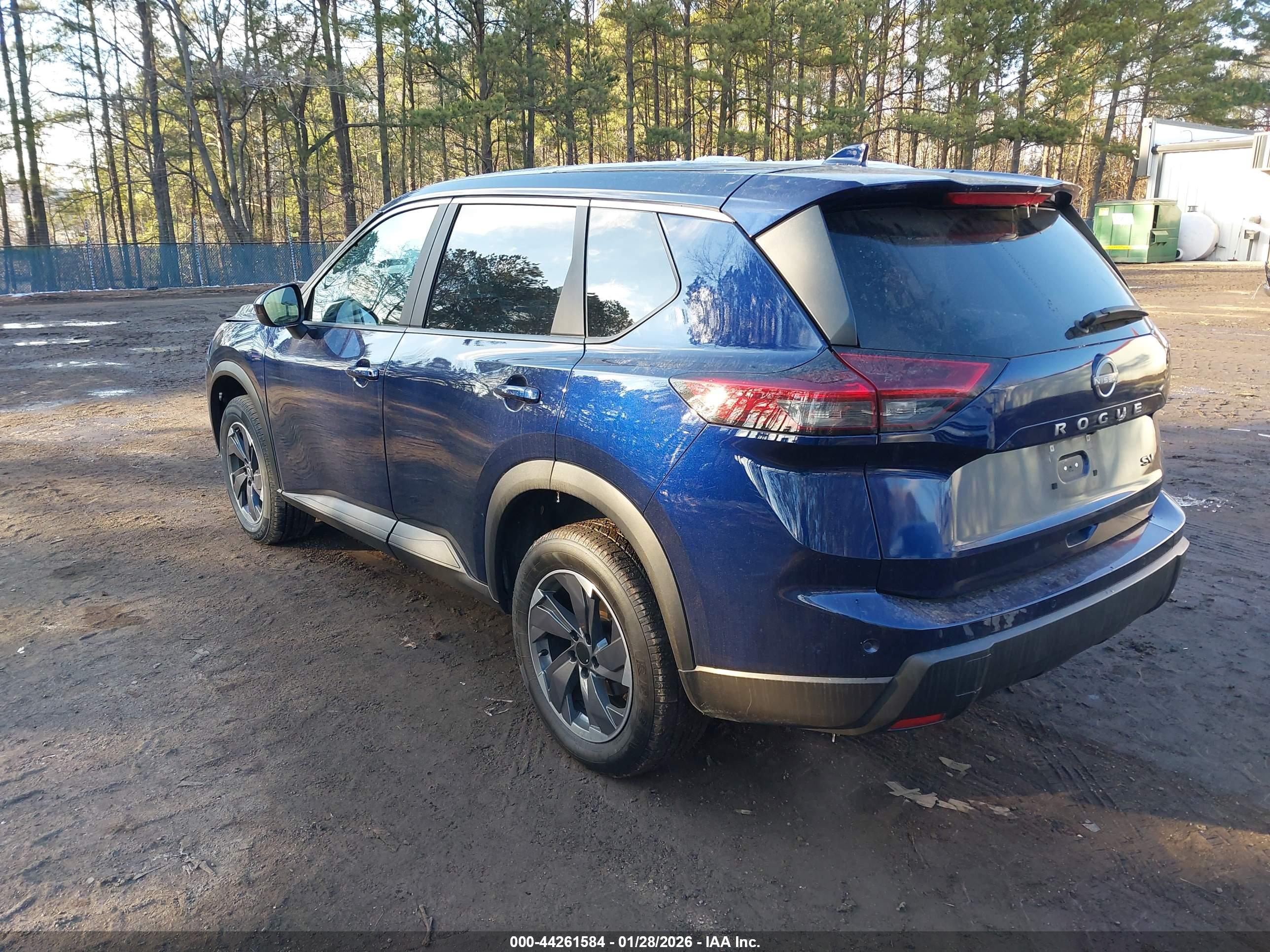 NISSAN ROGUE image 3