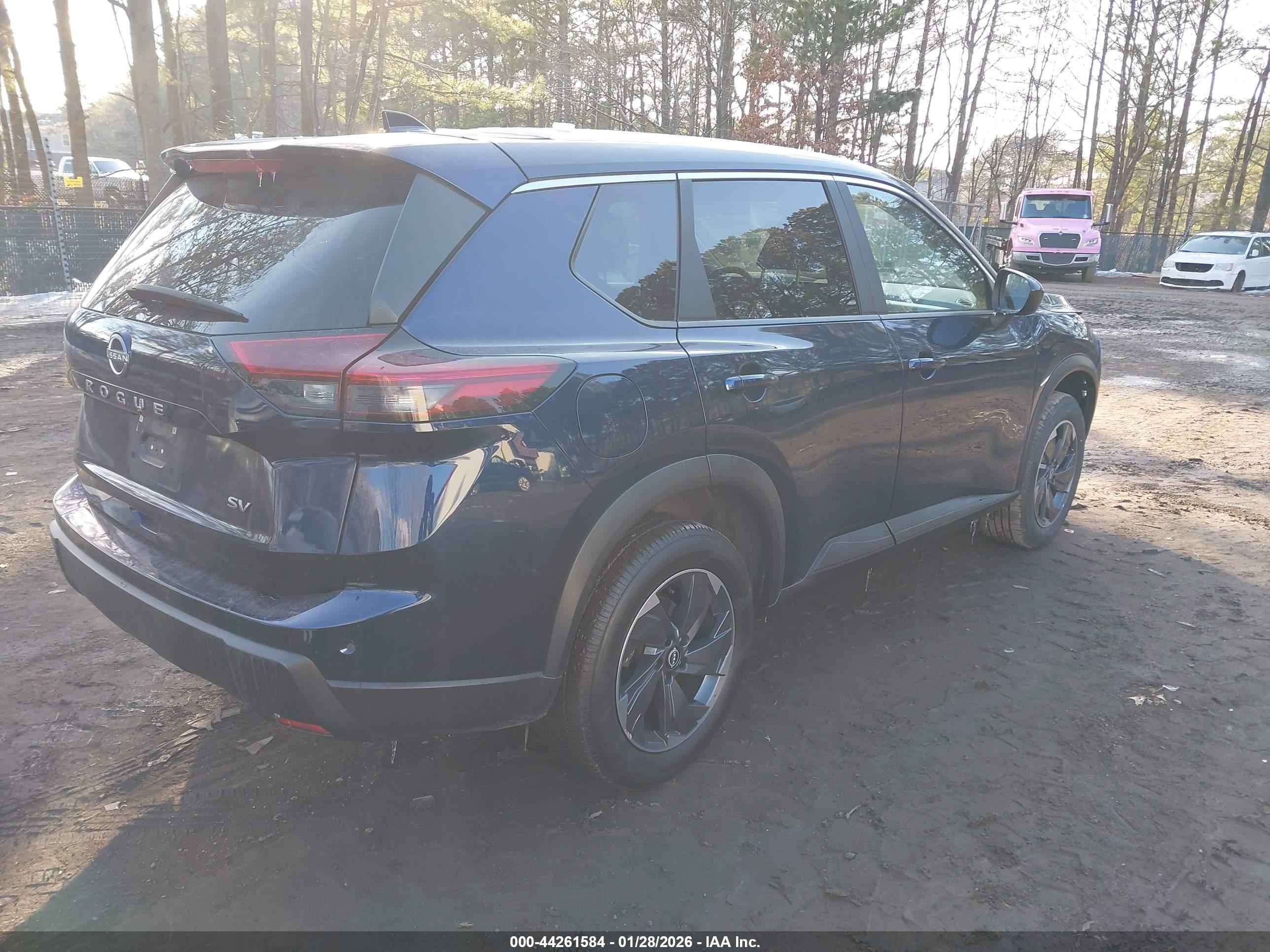 NISSAN ROGUE image 4