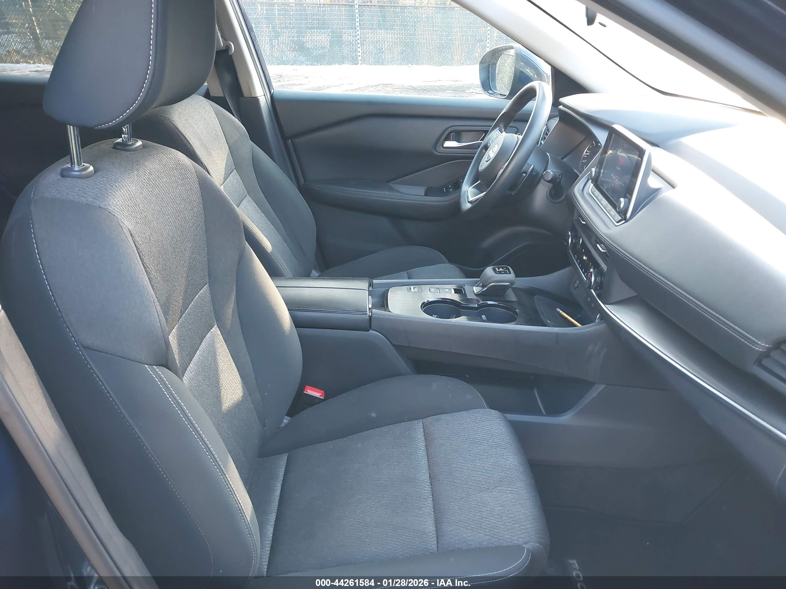 NISSAN ROGUE image 5