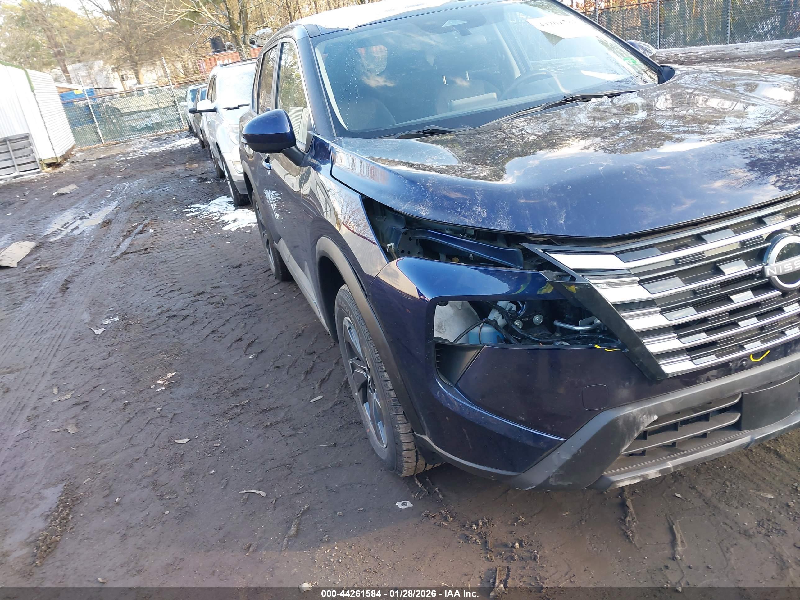 NISSAN ROGUE image 6