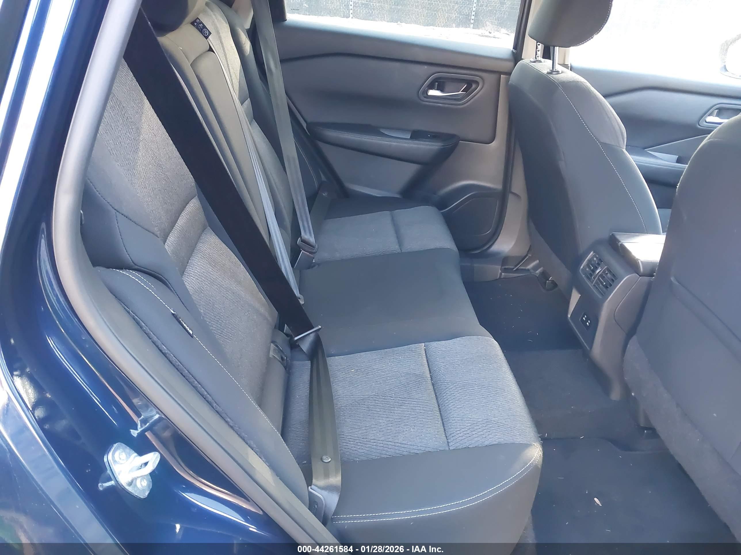 NISSAN ROGUE image 8