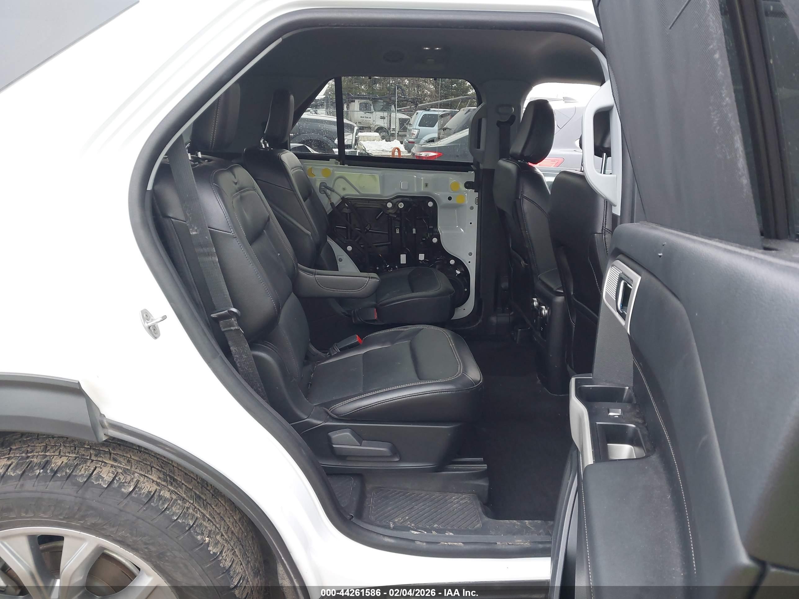 FORD EXPLORER image 8