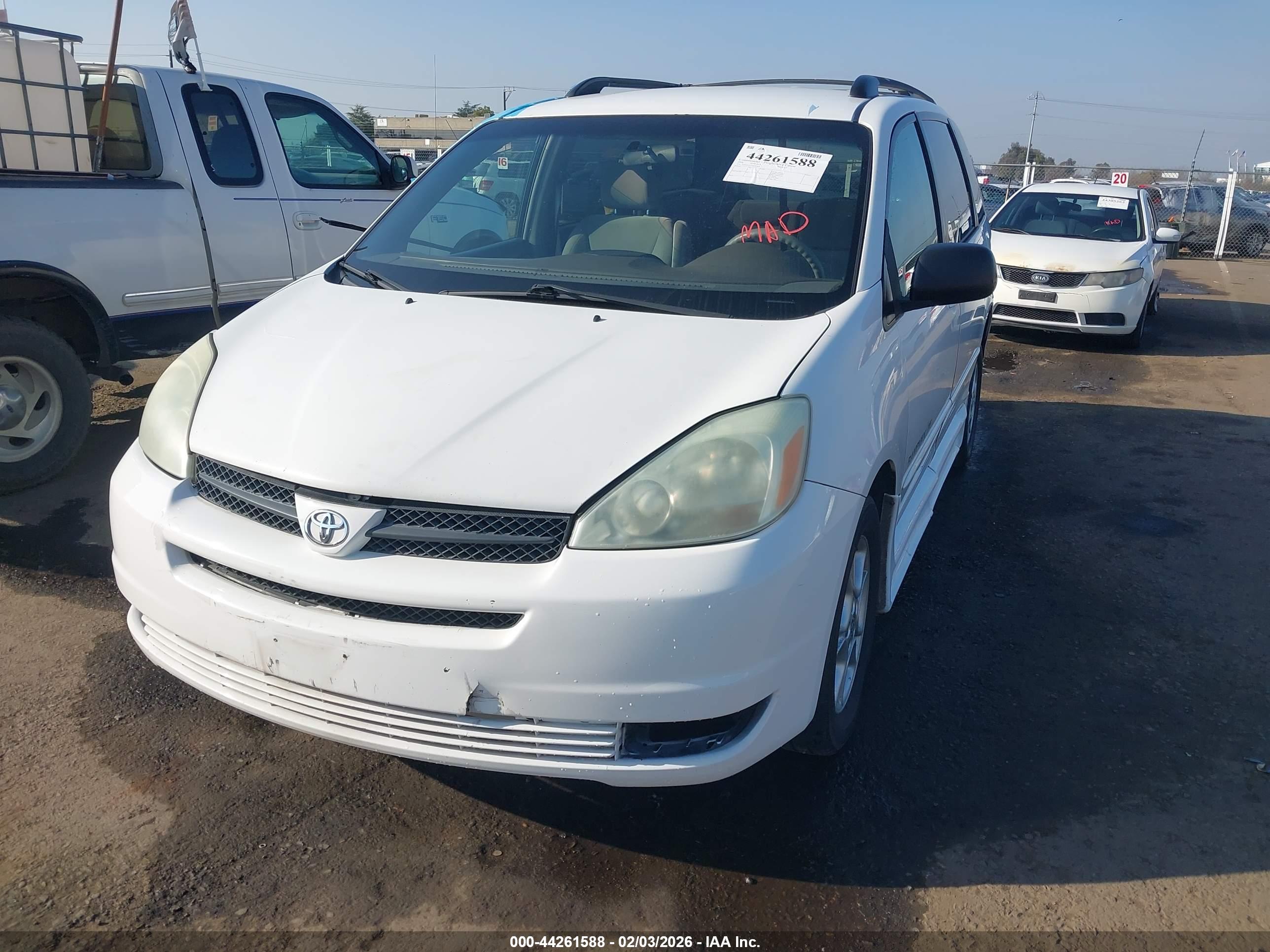 TOYOTA SIENNA image 2