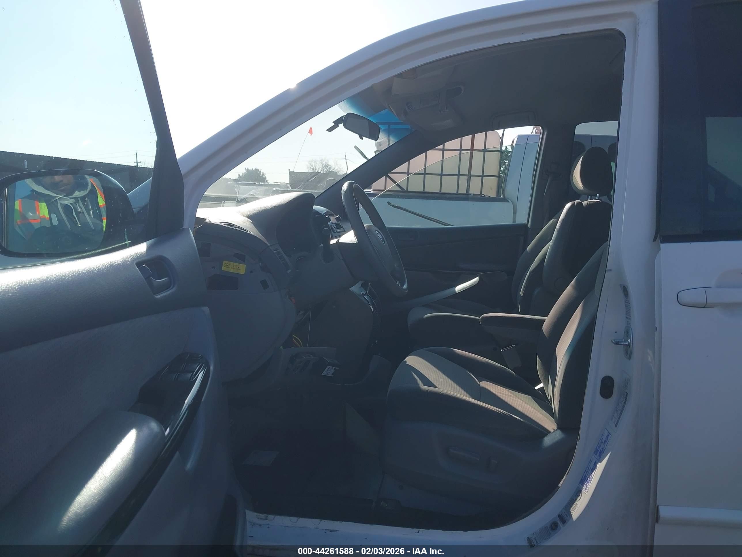 TOYOTA SIENNA image 5