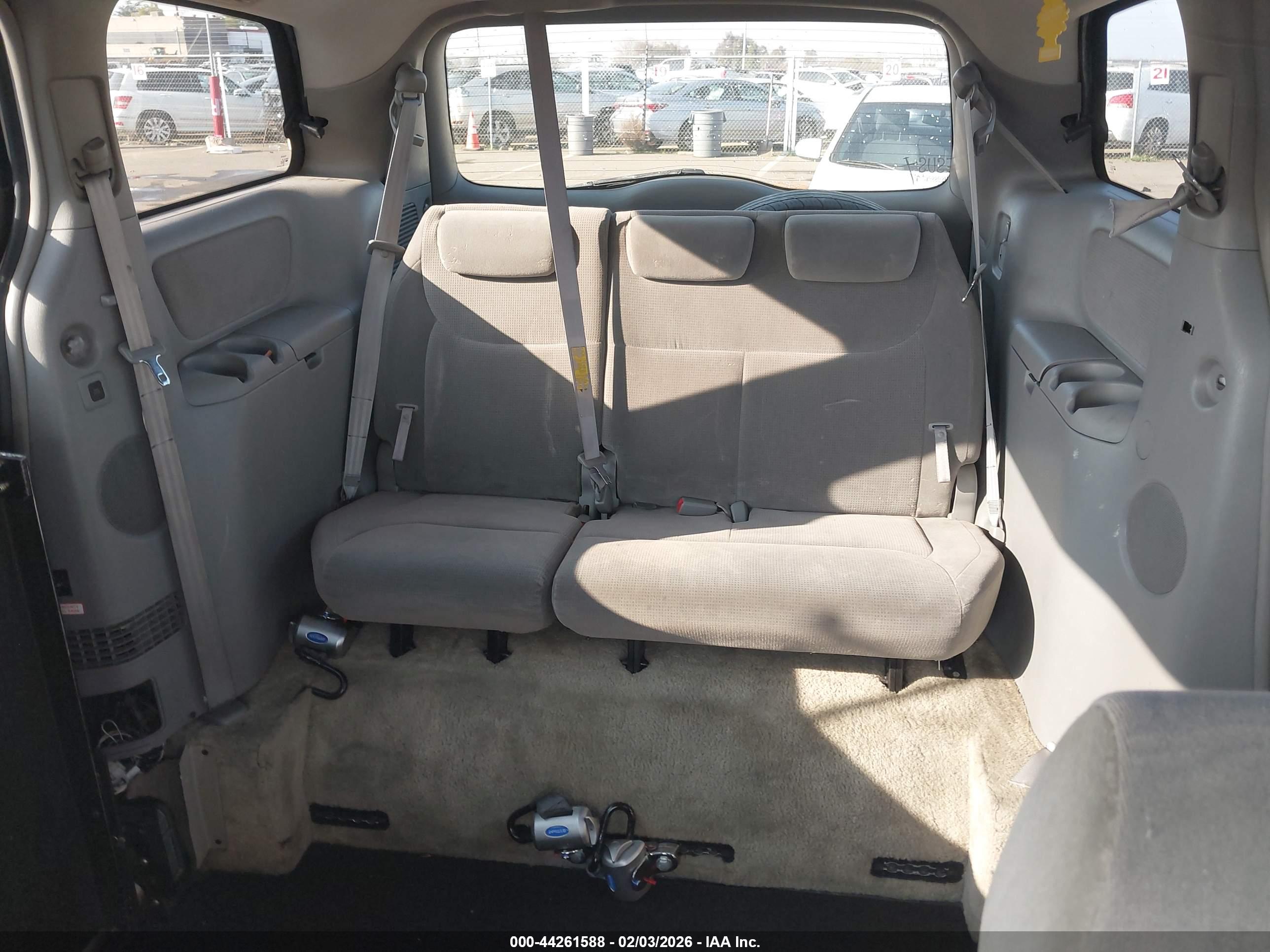 TOYOTA SIENNA image 8