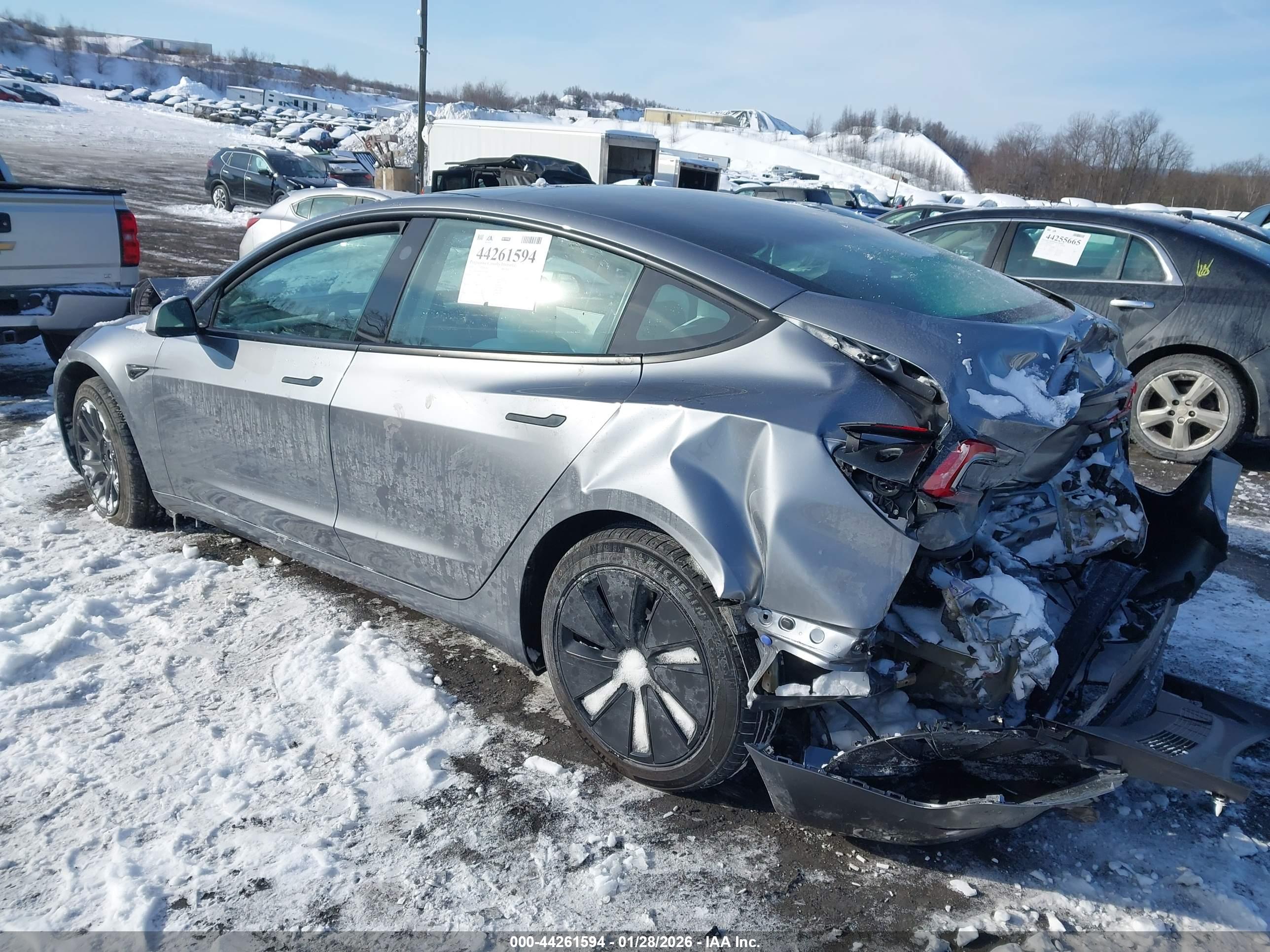 TESLA MODEL image 3