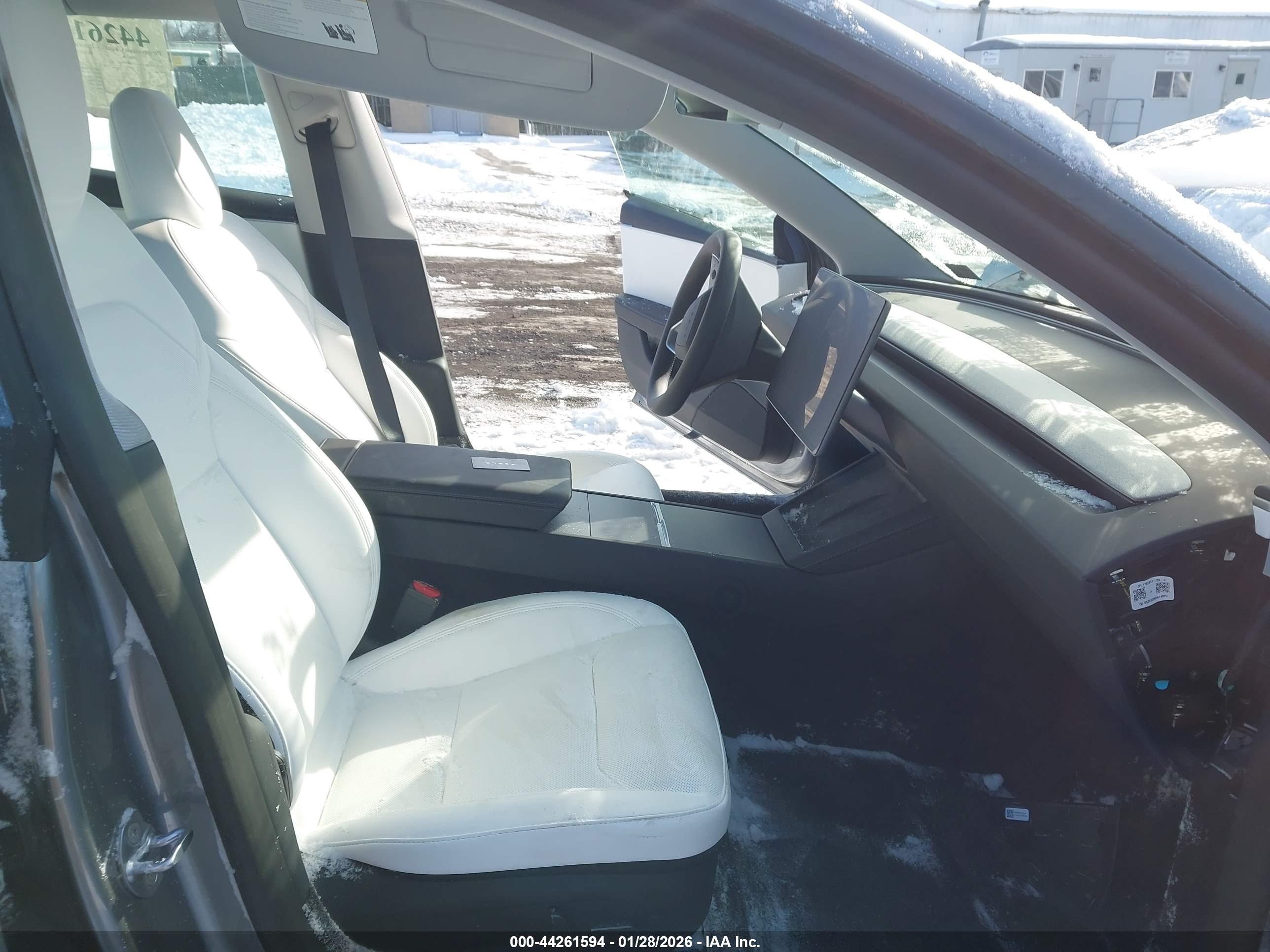 TESLA MODEL image 5