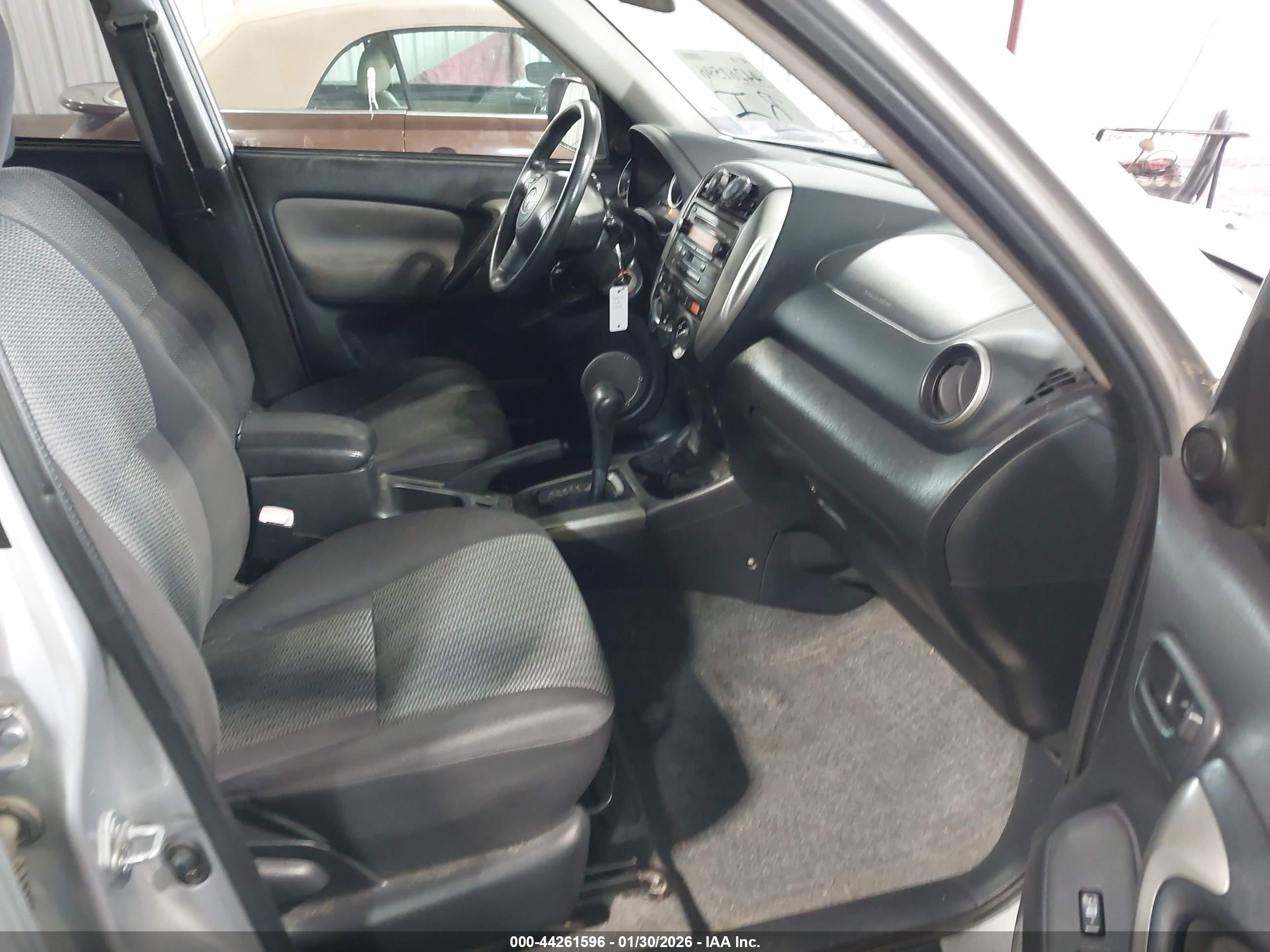 TOYOTA RAV4 image 5