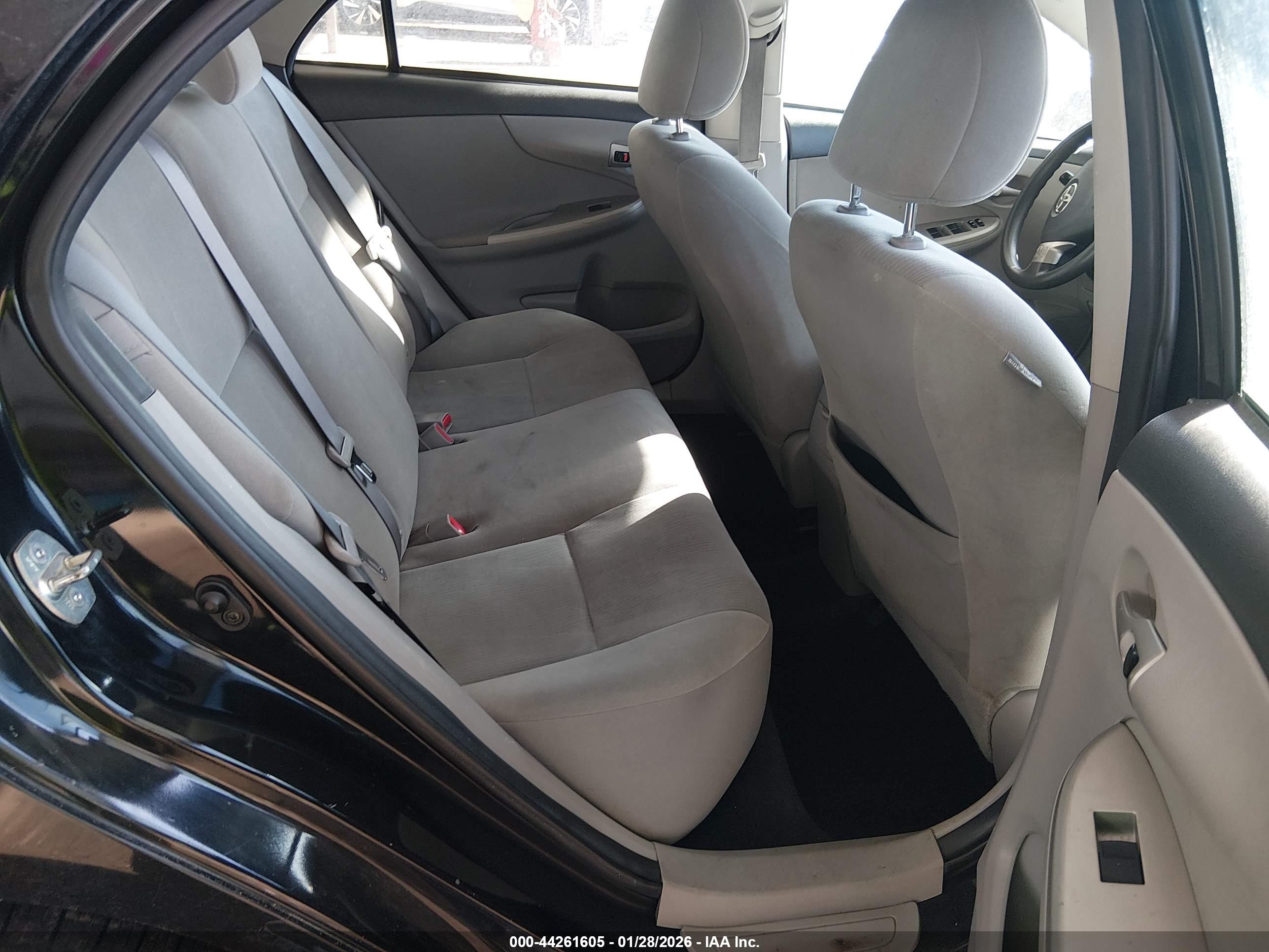 TOYOTA COROLLA image 8