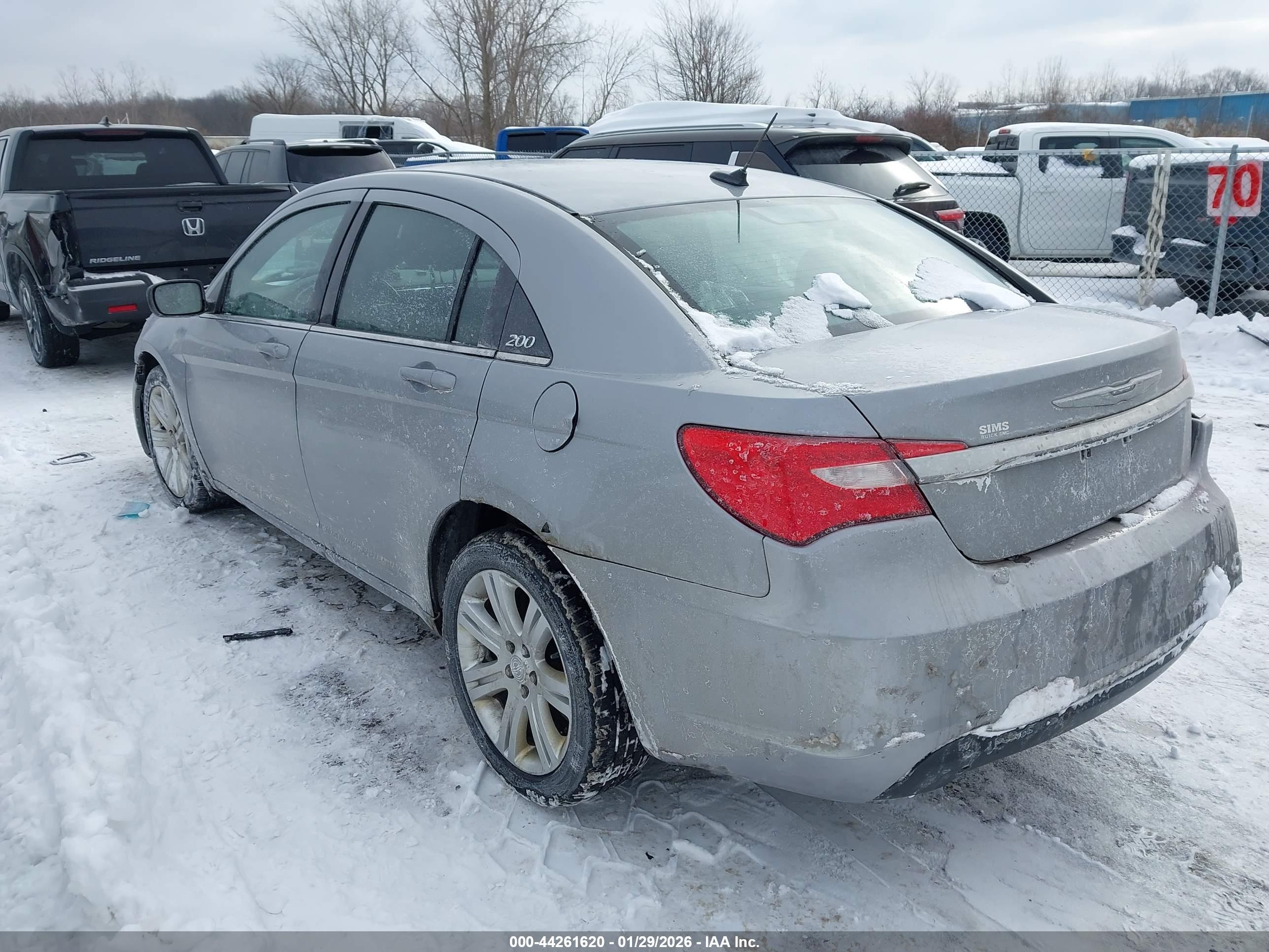 CHRYSLER 200 image 3