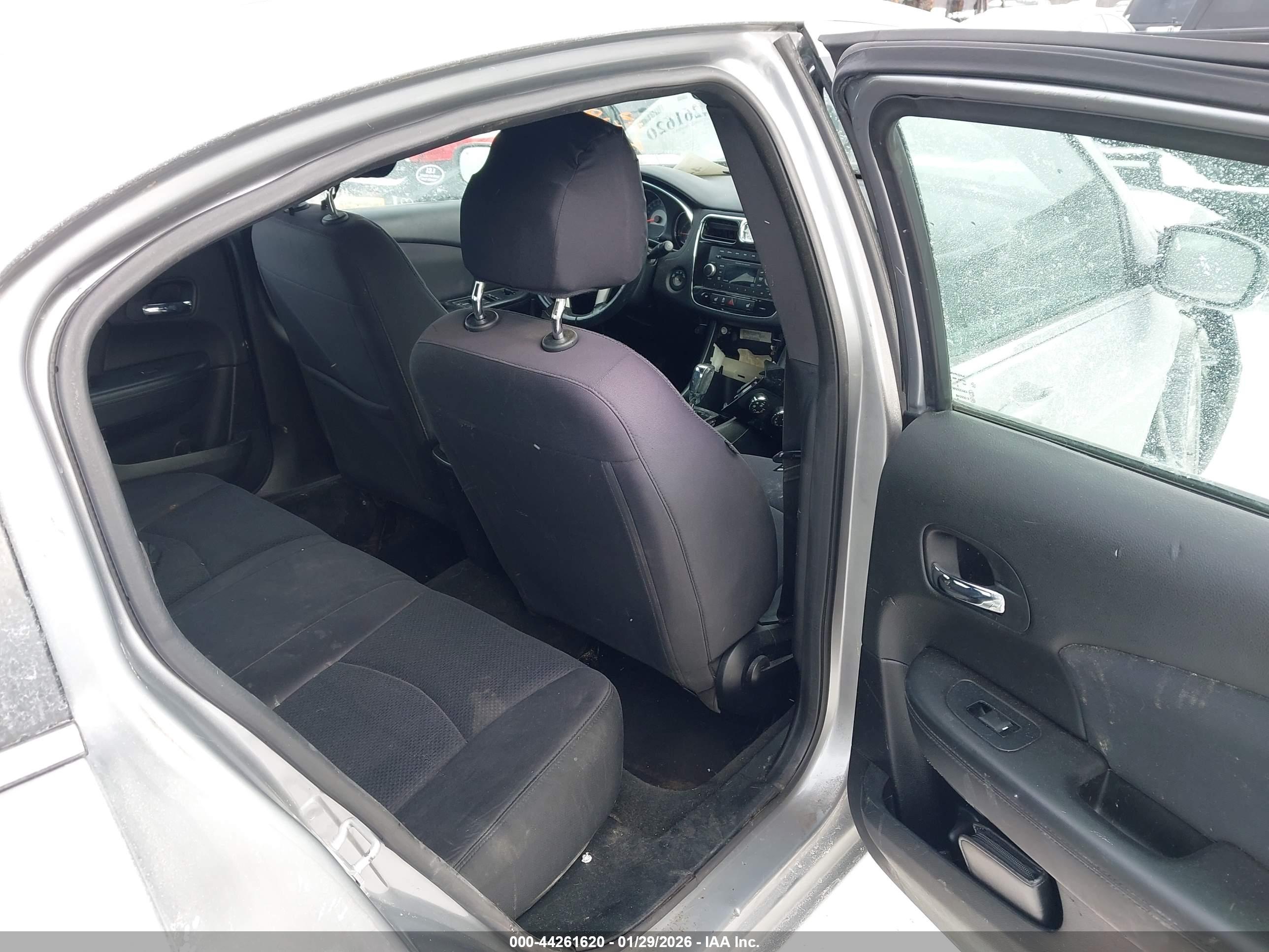 CHRYSLER 200 image 8