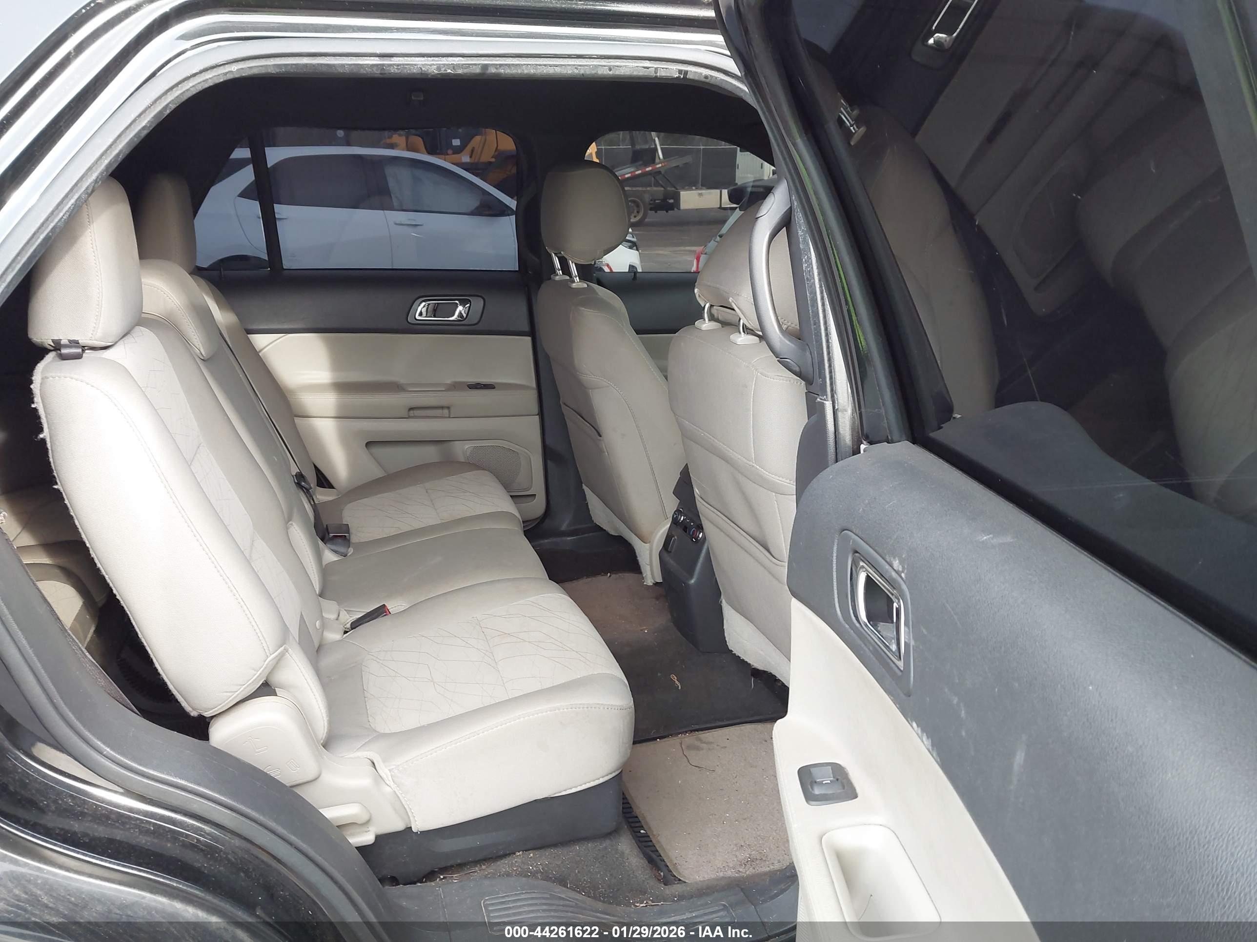 FORD EXPLORER image 8