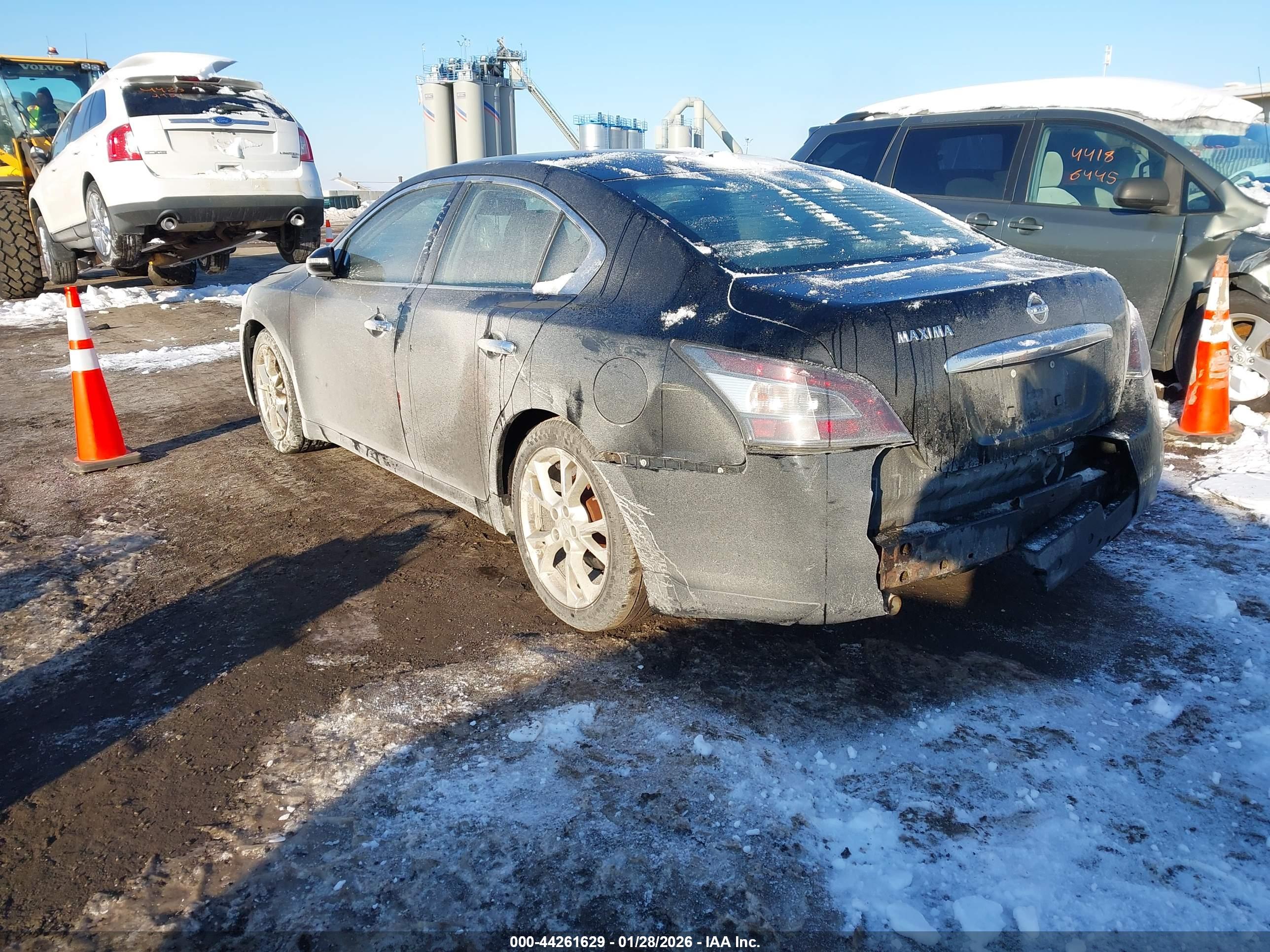 NISSAN MAXIMA image 3
