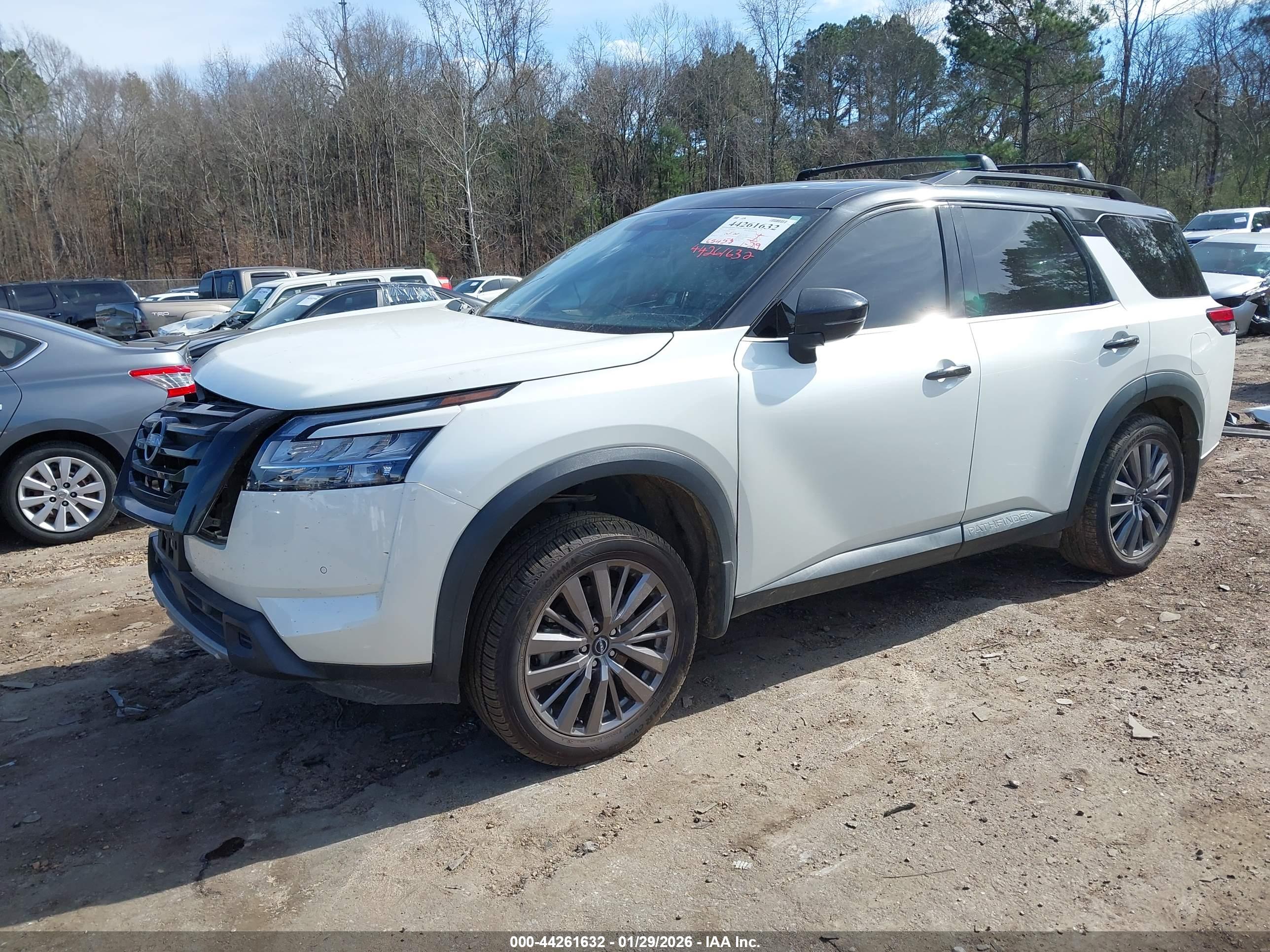 NISSAN PATHFINDER image 2