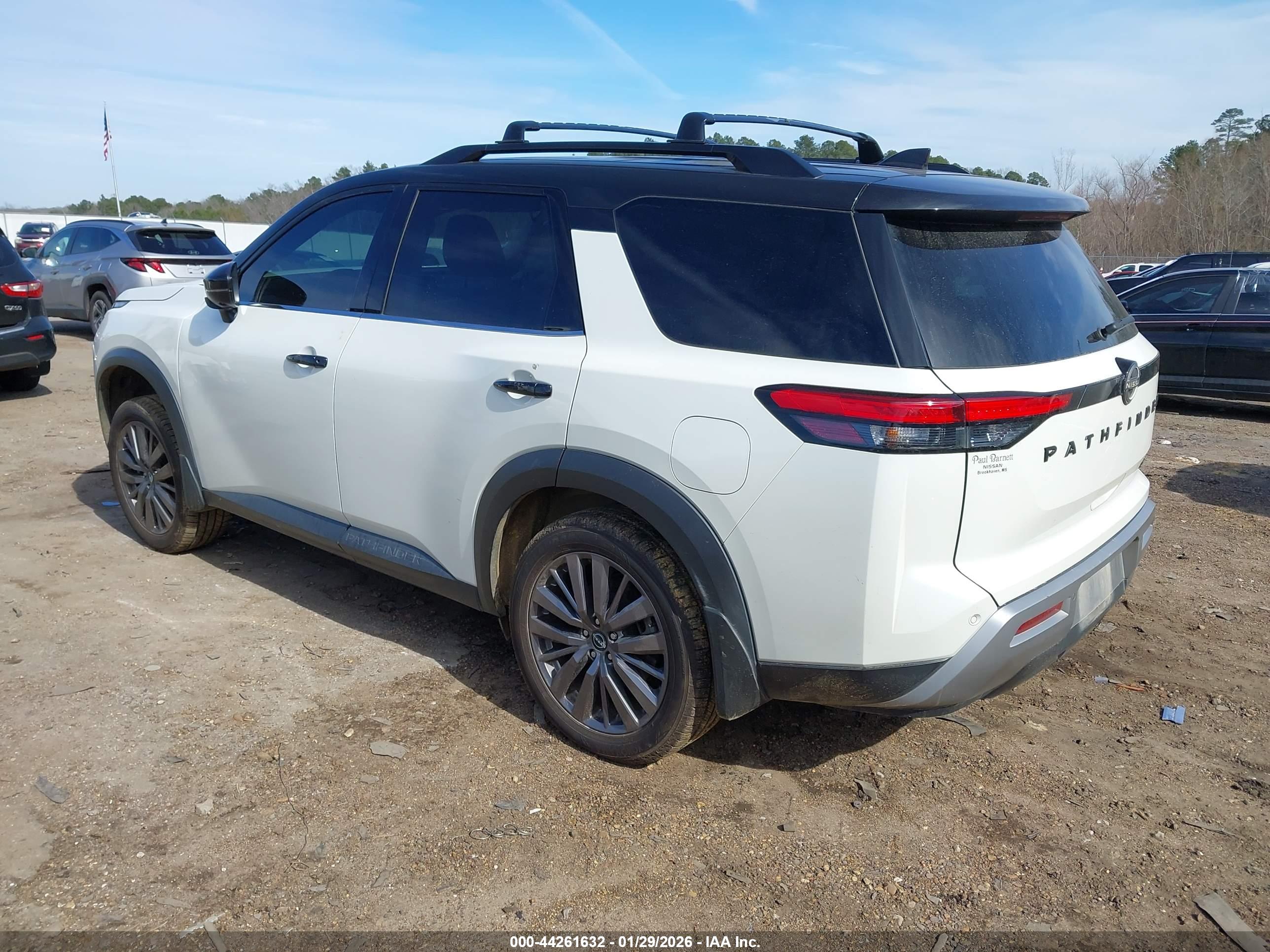 NISSAN PATHFINDER image 3