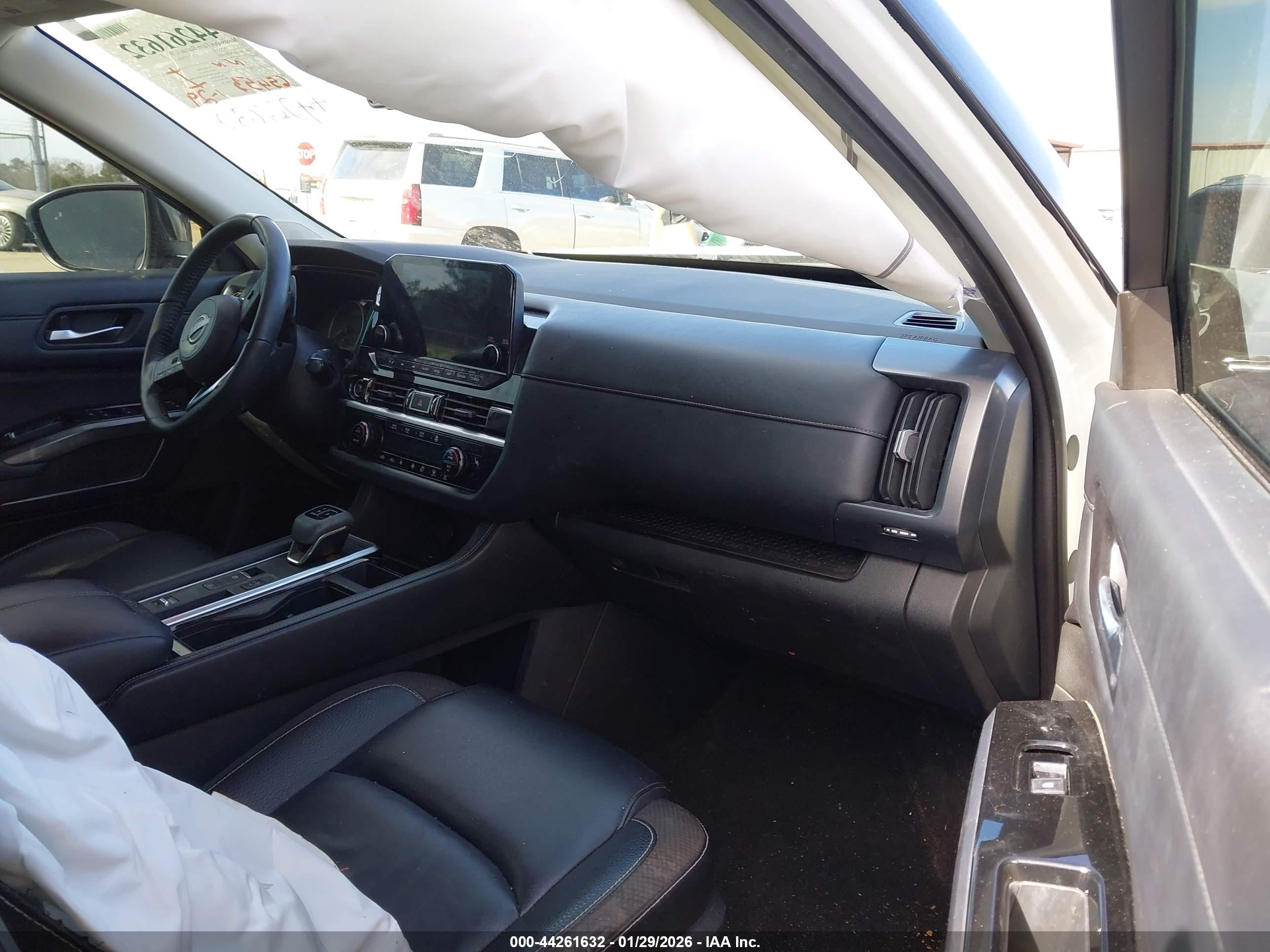 NISSAN PATHFINDER image 5