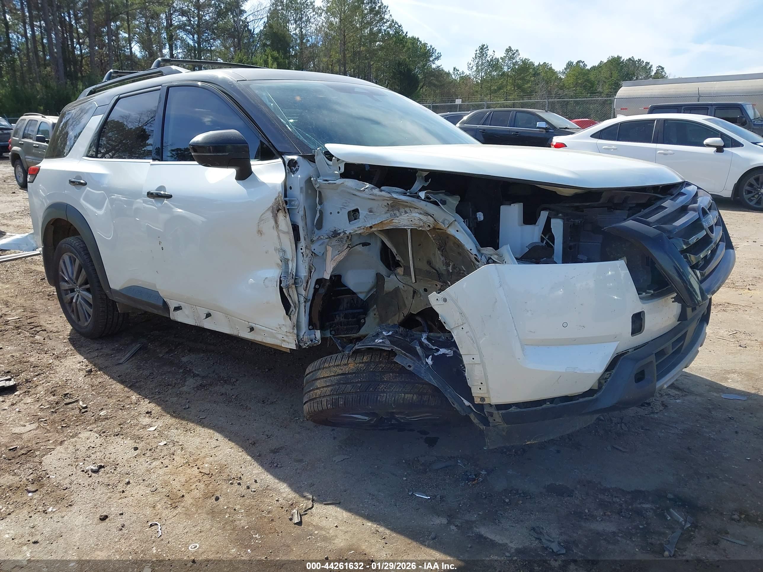 NISSAN PATHFINDER image 6
