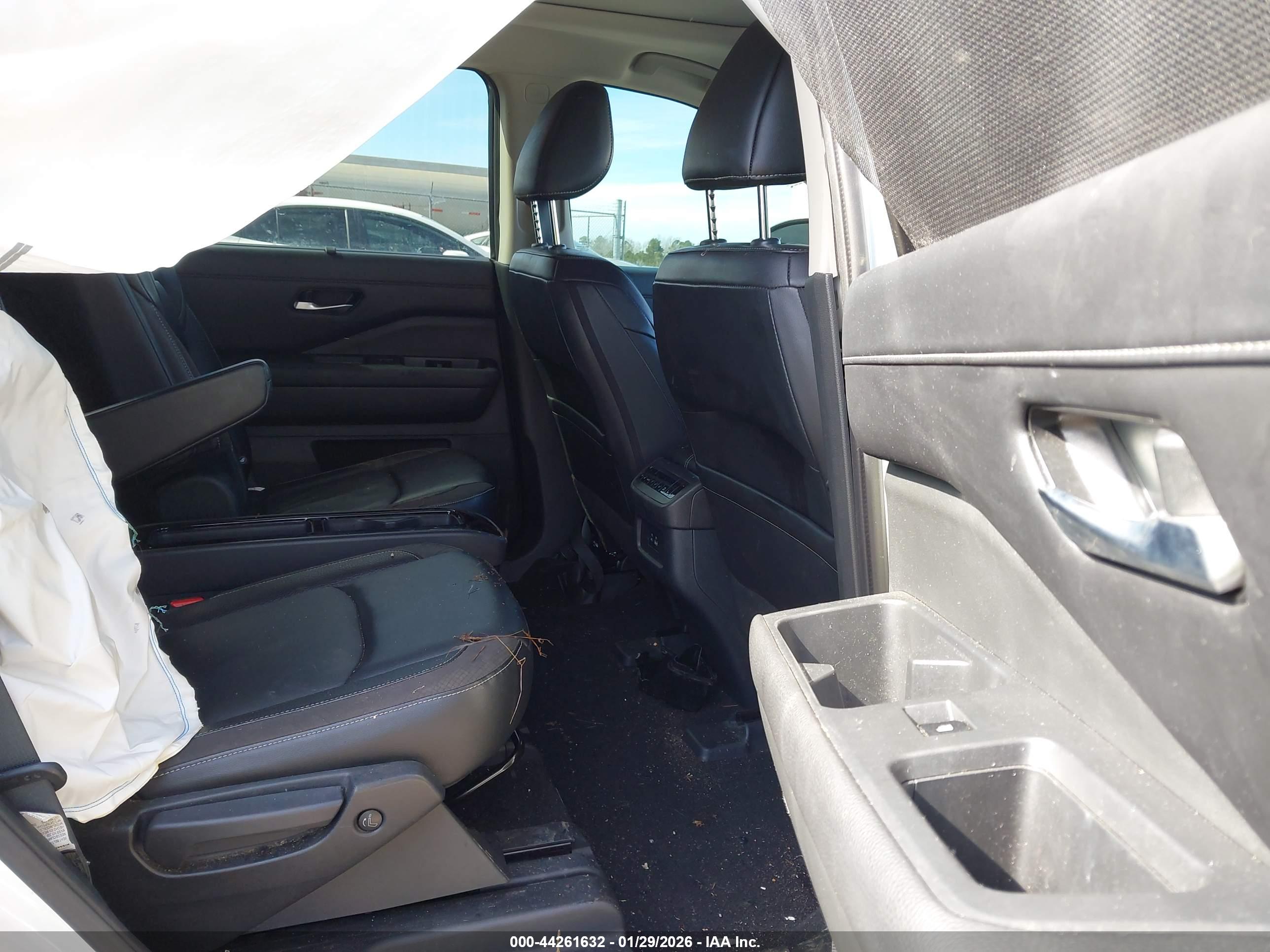 NISSAN PATHFINDER image 8