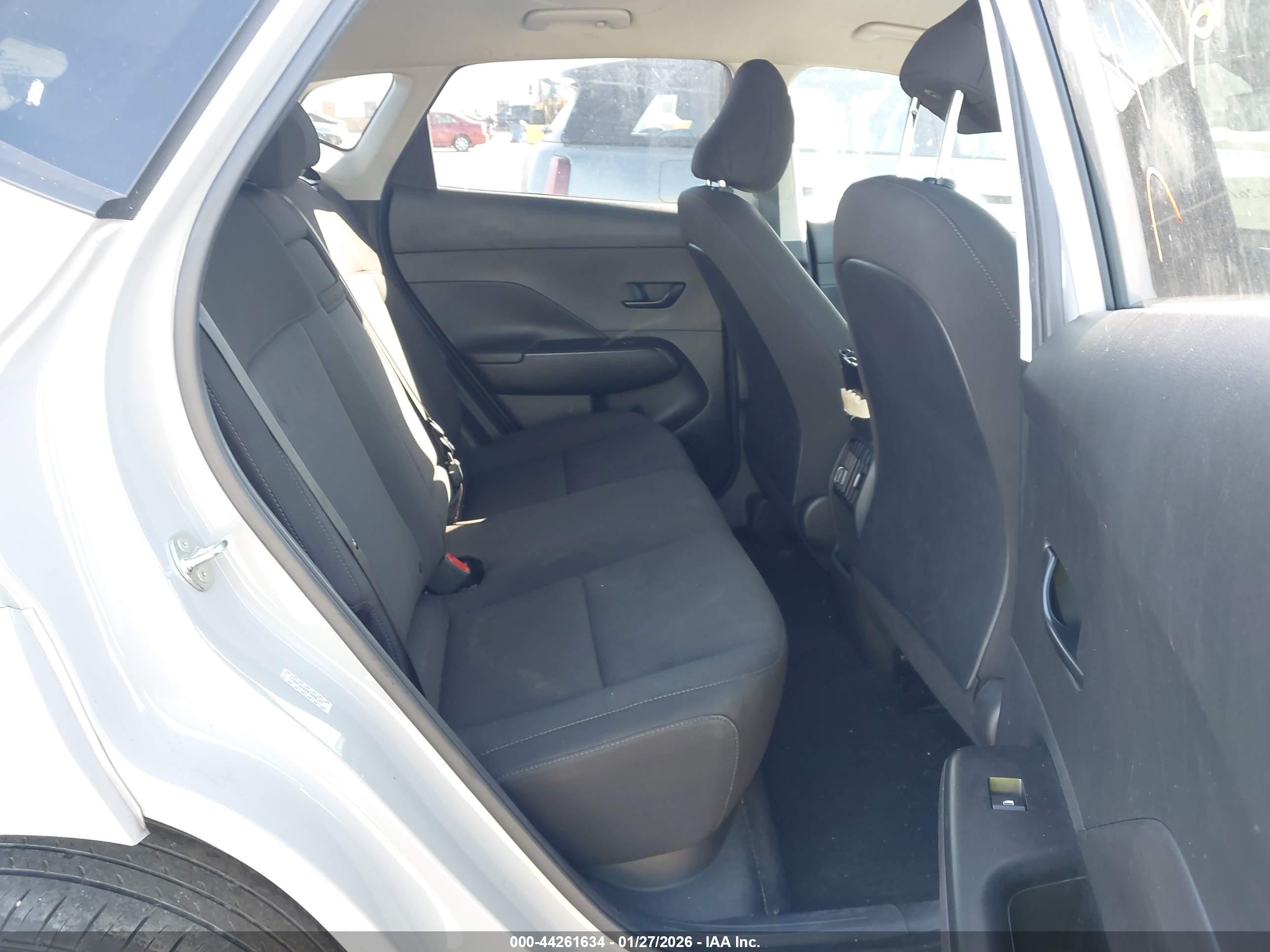 HYUNDAI KONA image 8